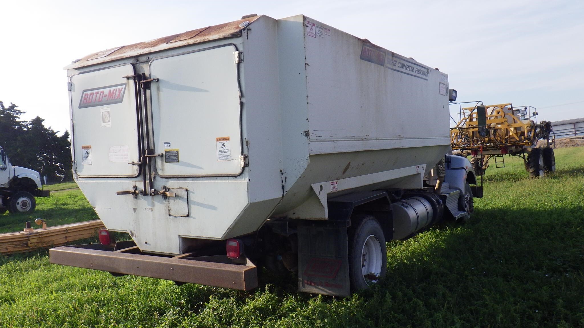 2012 Roto Mix 620-16 Grinders and Mixer