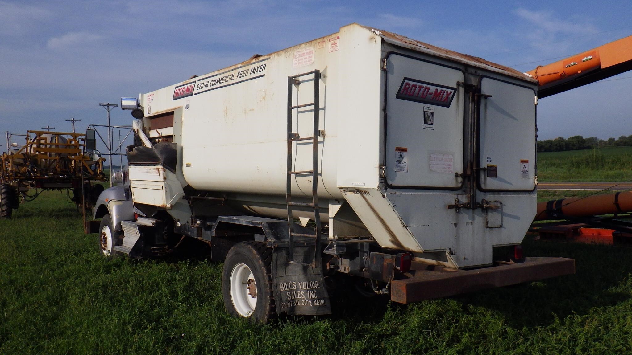 2012 Roto Mix 620-16 Grinders and Mixer