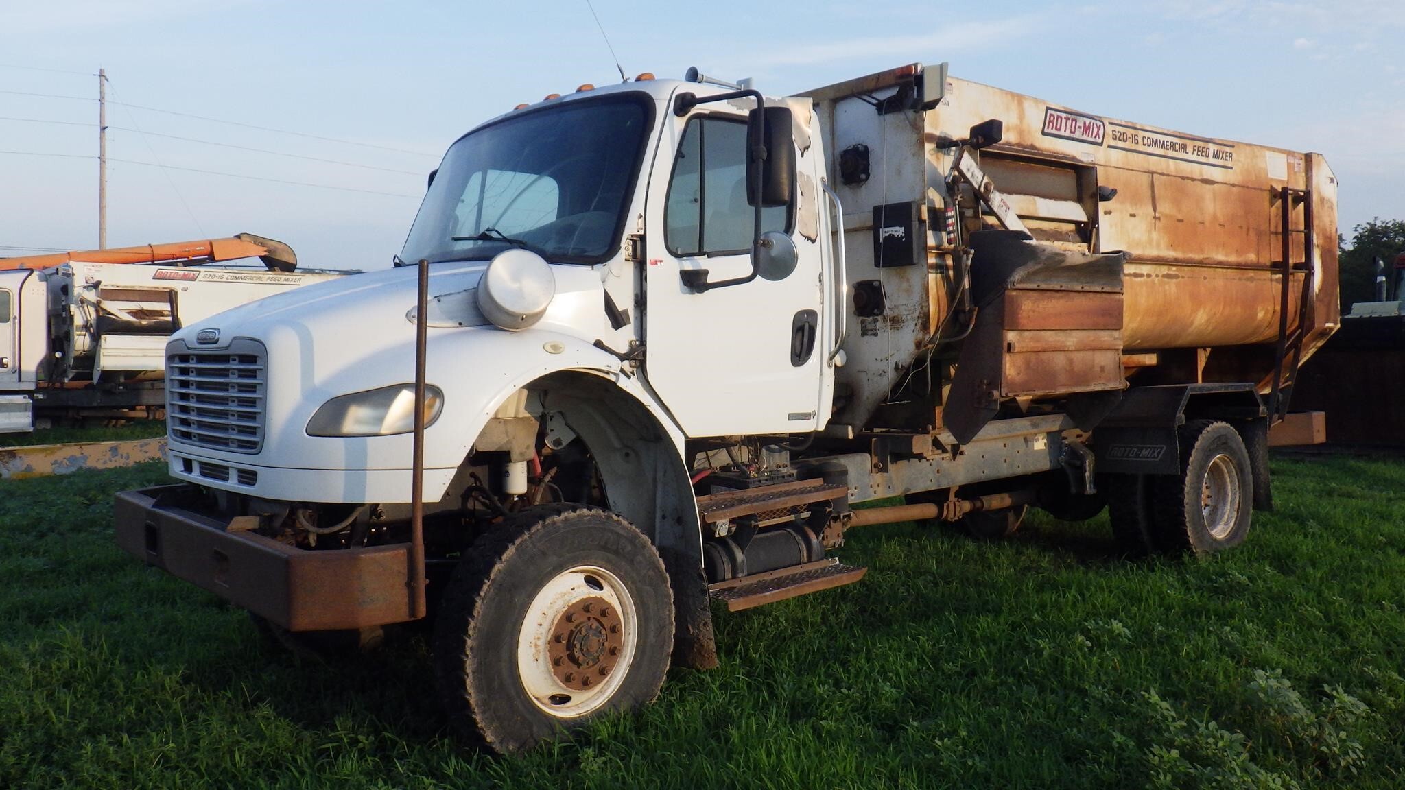 2006 Roto Mix 620-16 Grinders and Mixer