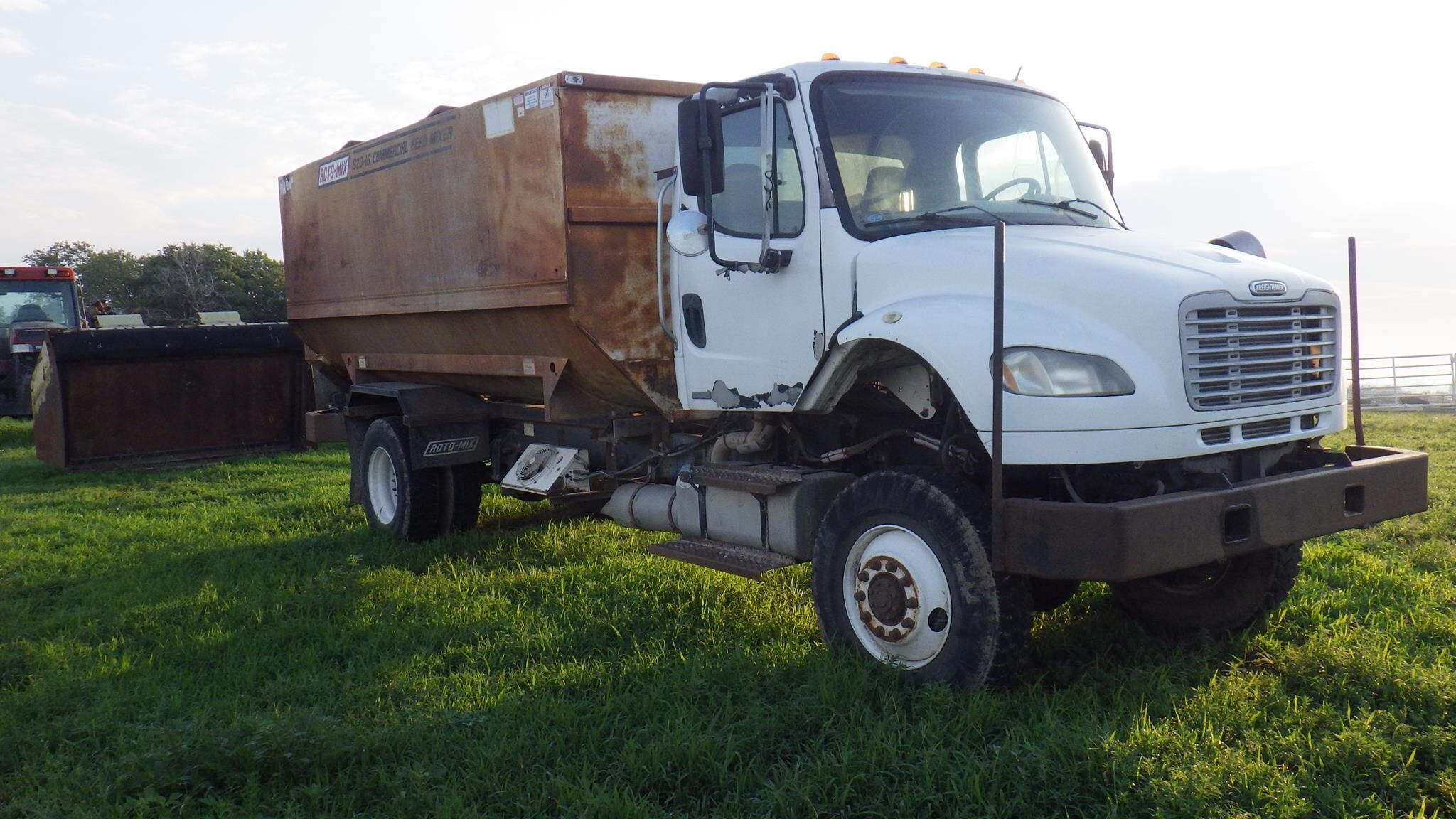 2006 Roto Mix 620-16 Grinders and Mixer