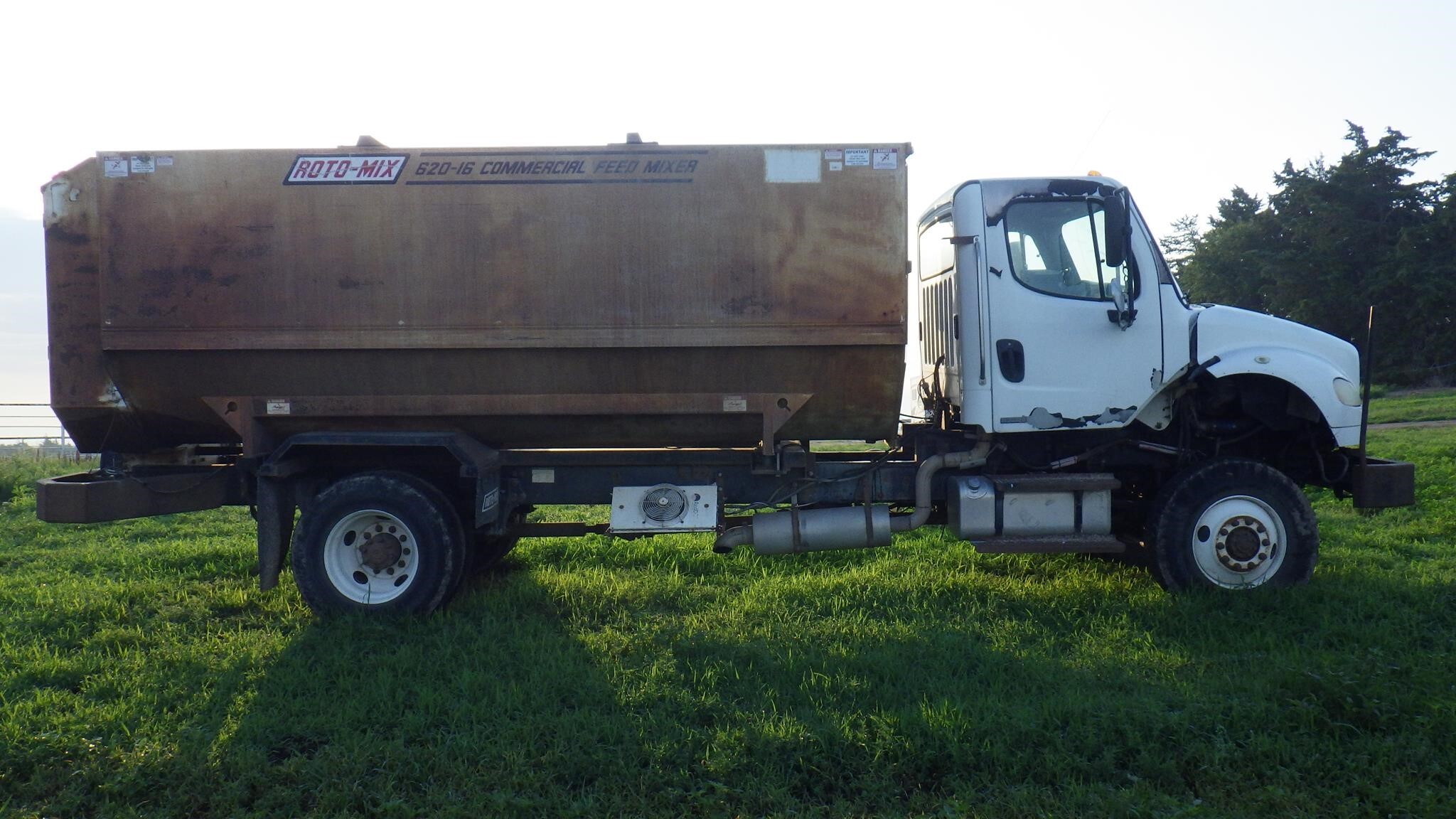 2006 Roto Mix 620-16 Grinders and Mixer