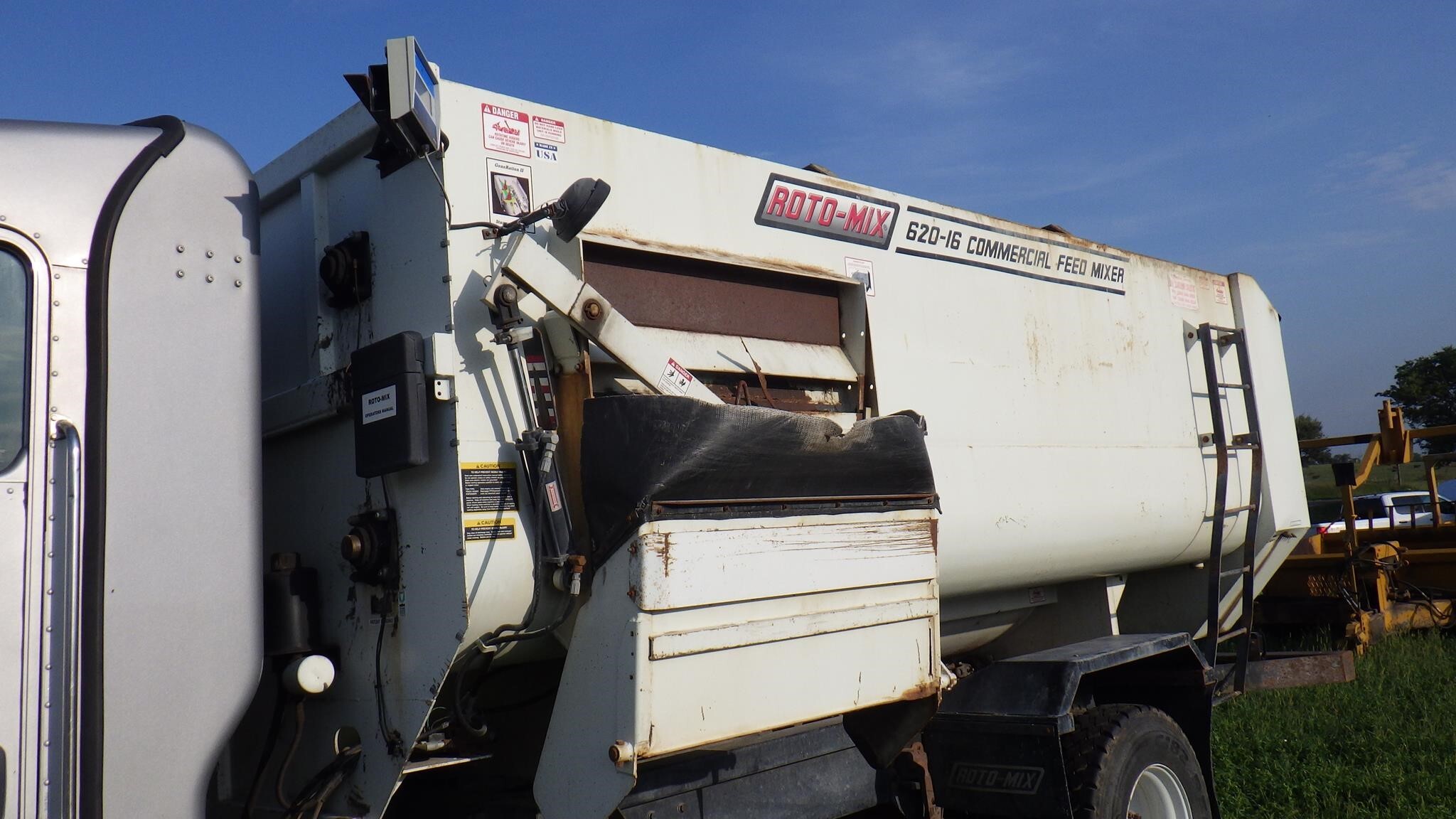 2012 Roto Mix 620-16 Grinders and Mixer
