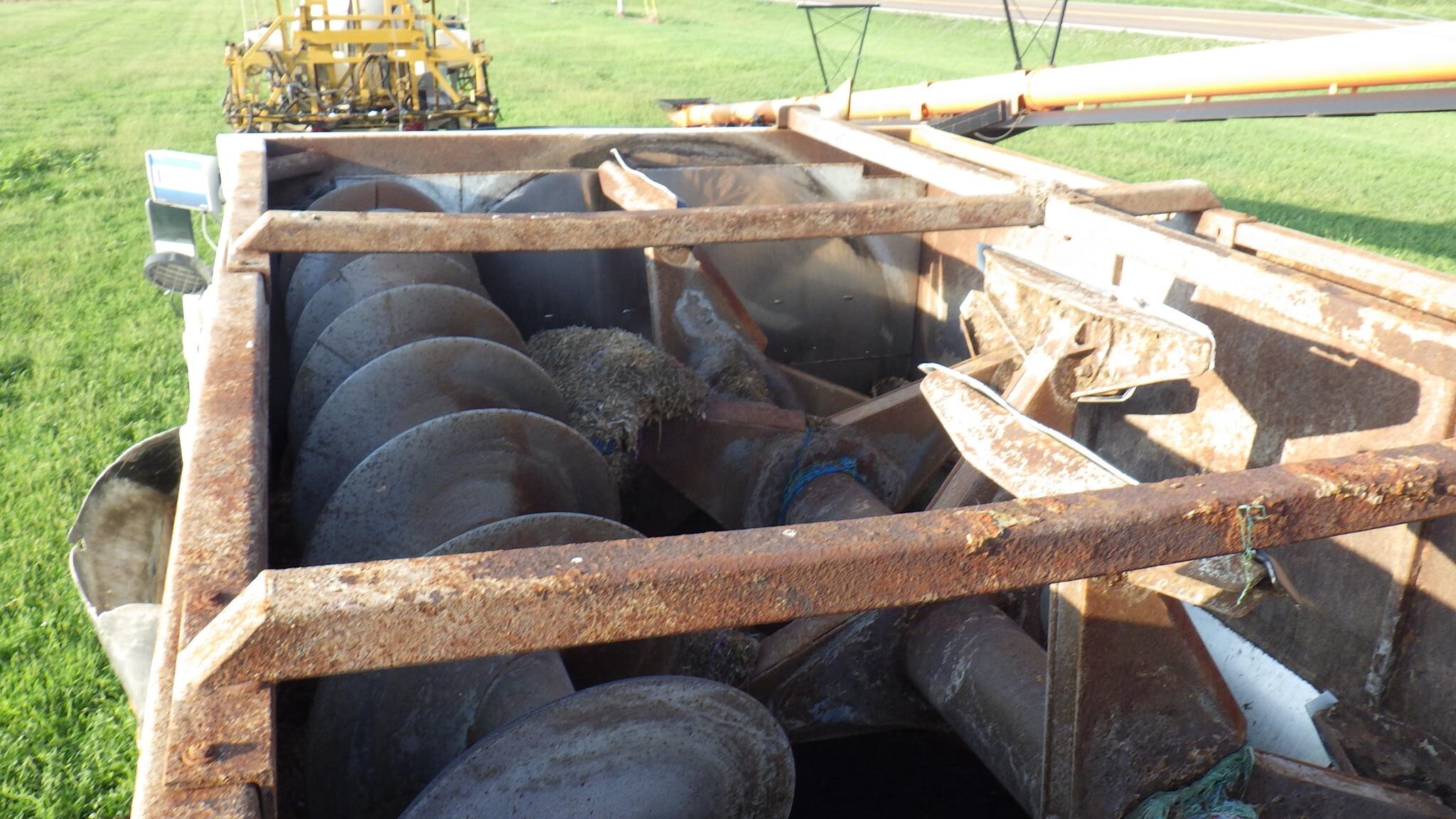 2012 Roto Mix 620-16 Grinders and Mixer