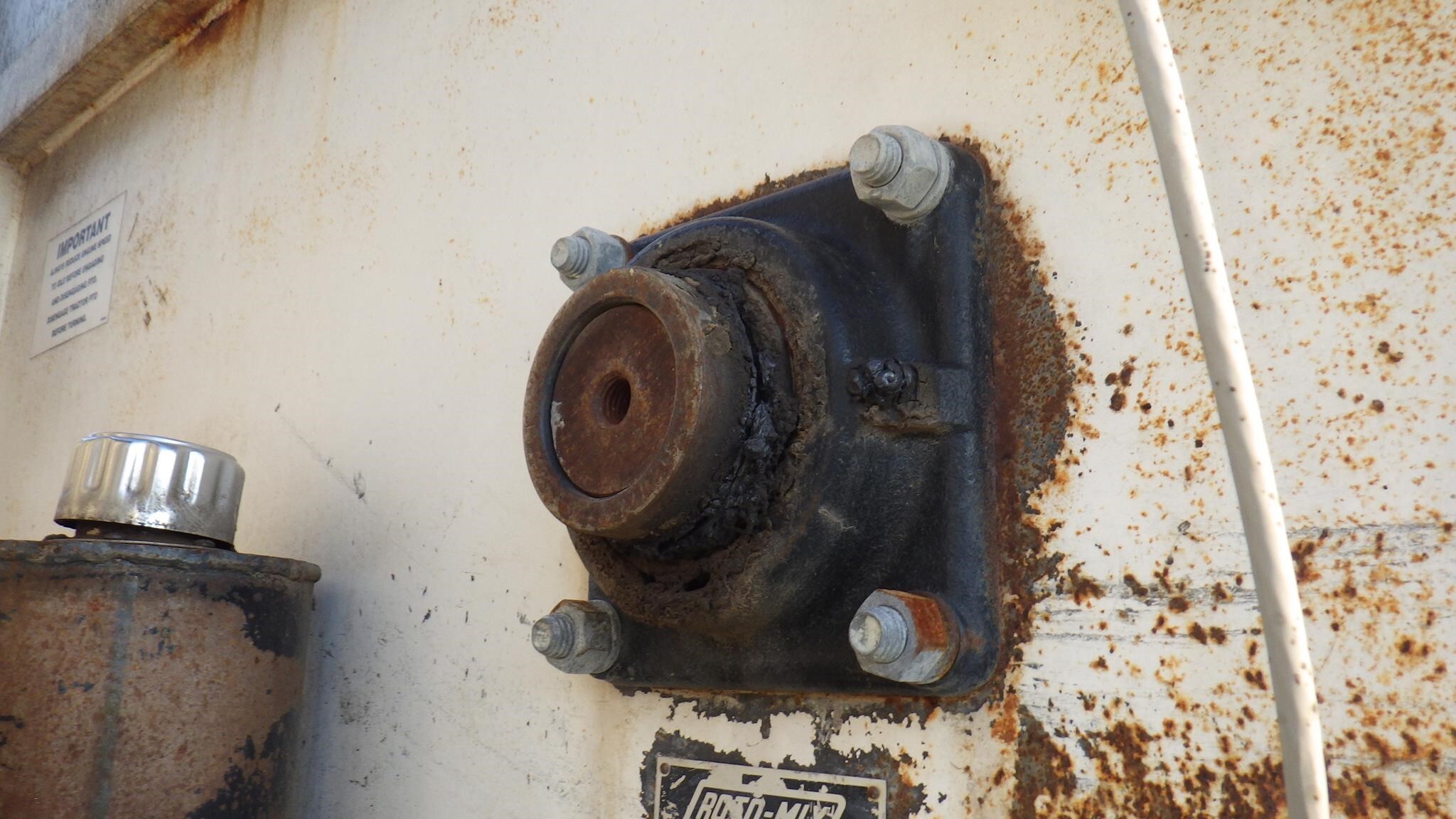 2006 Roto Mix 620-16 Grinders and Mixer