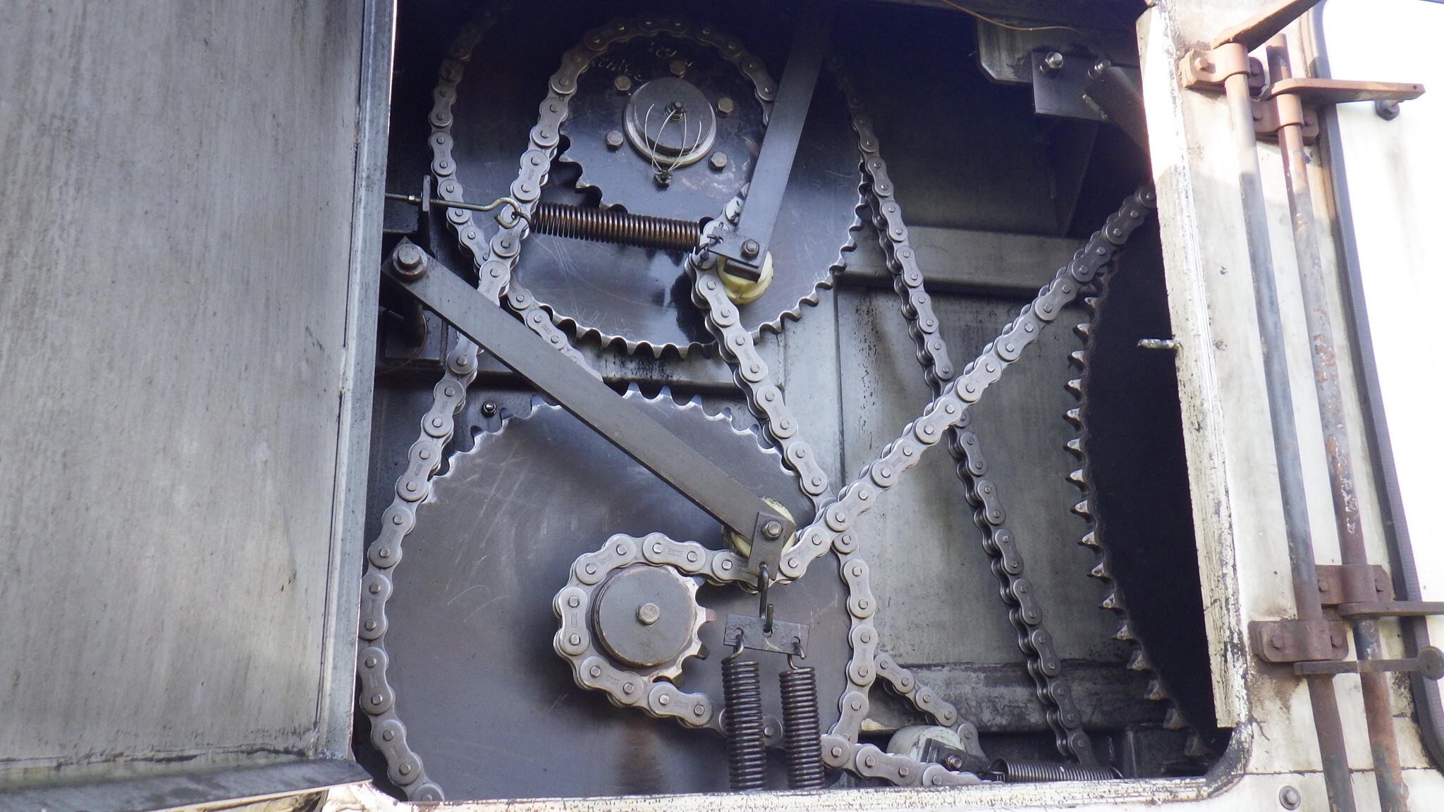 2012 Roto Mix 620-16 Grinders and Mixer