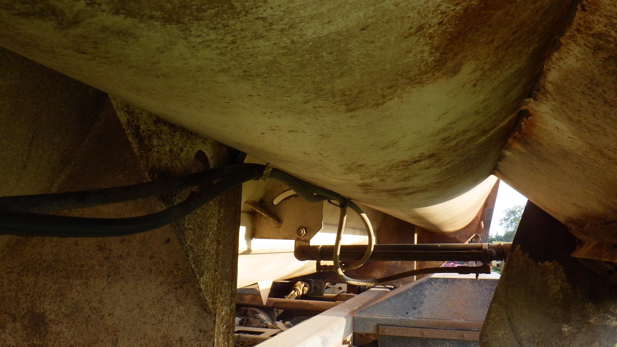 2006 Roto Mix 620-16 Grinders and Mixer