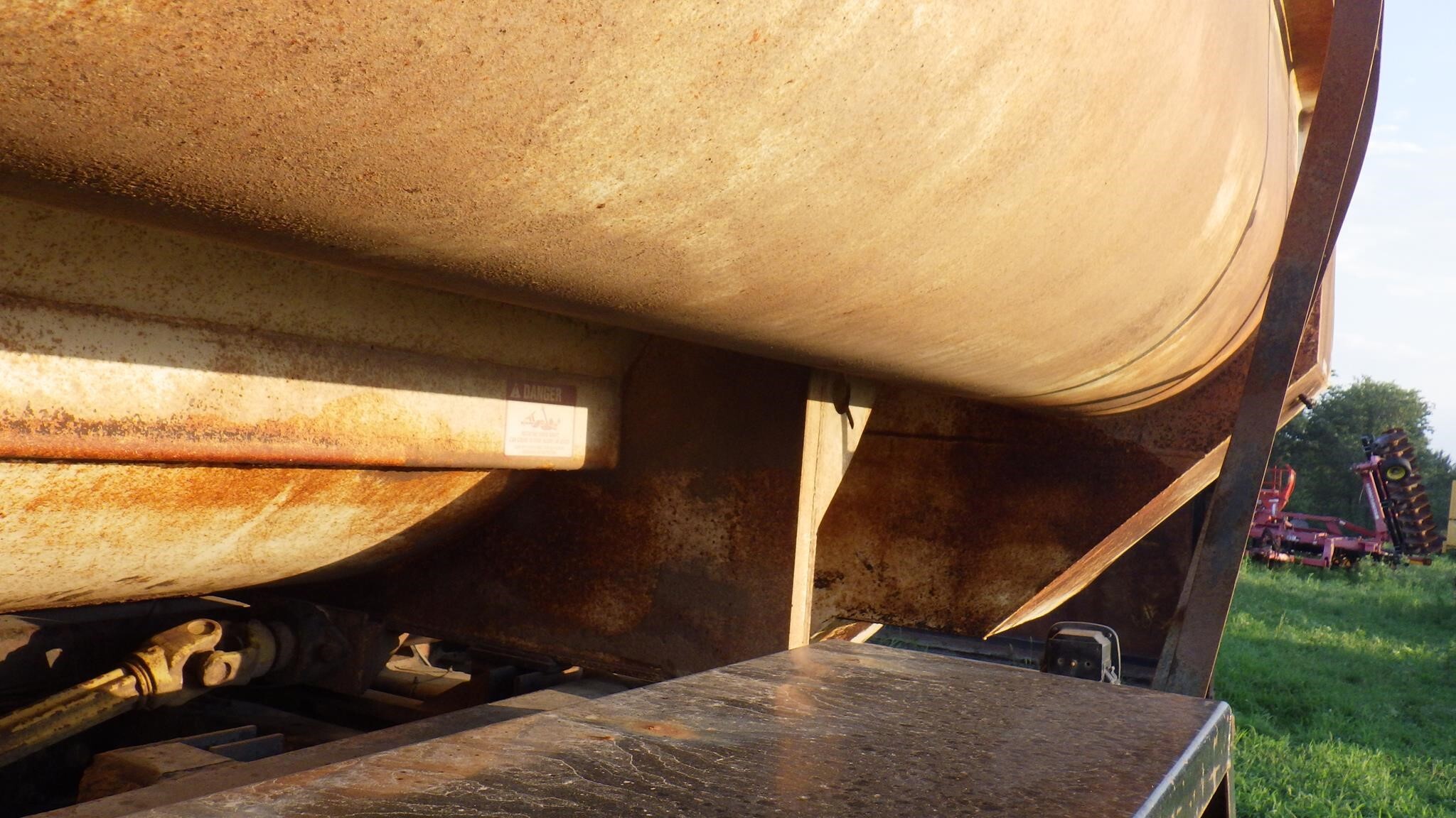 2006 Roto Mix 620-16 Grinders and Mixer