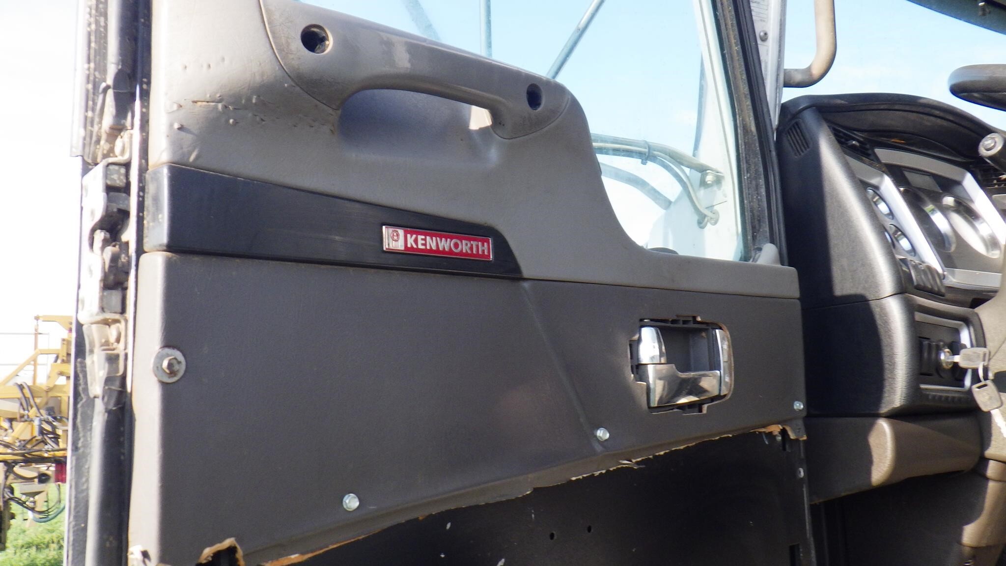 2012 Roto Mix 620-16 Grinders and Mixer