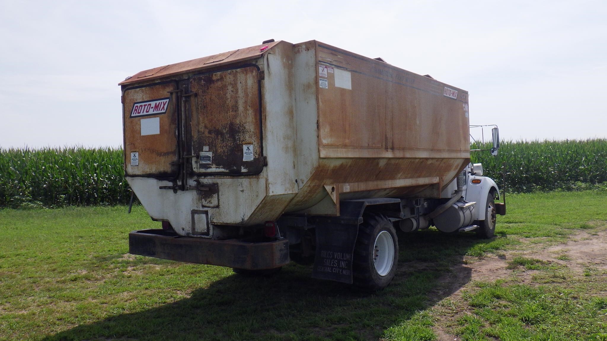 2004 Roto Mix 620-16 Grinders and Mixer