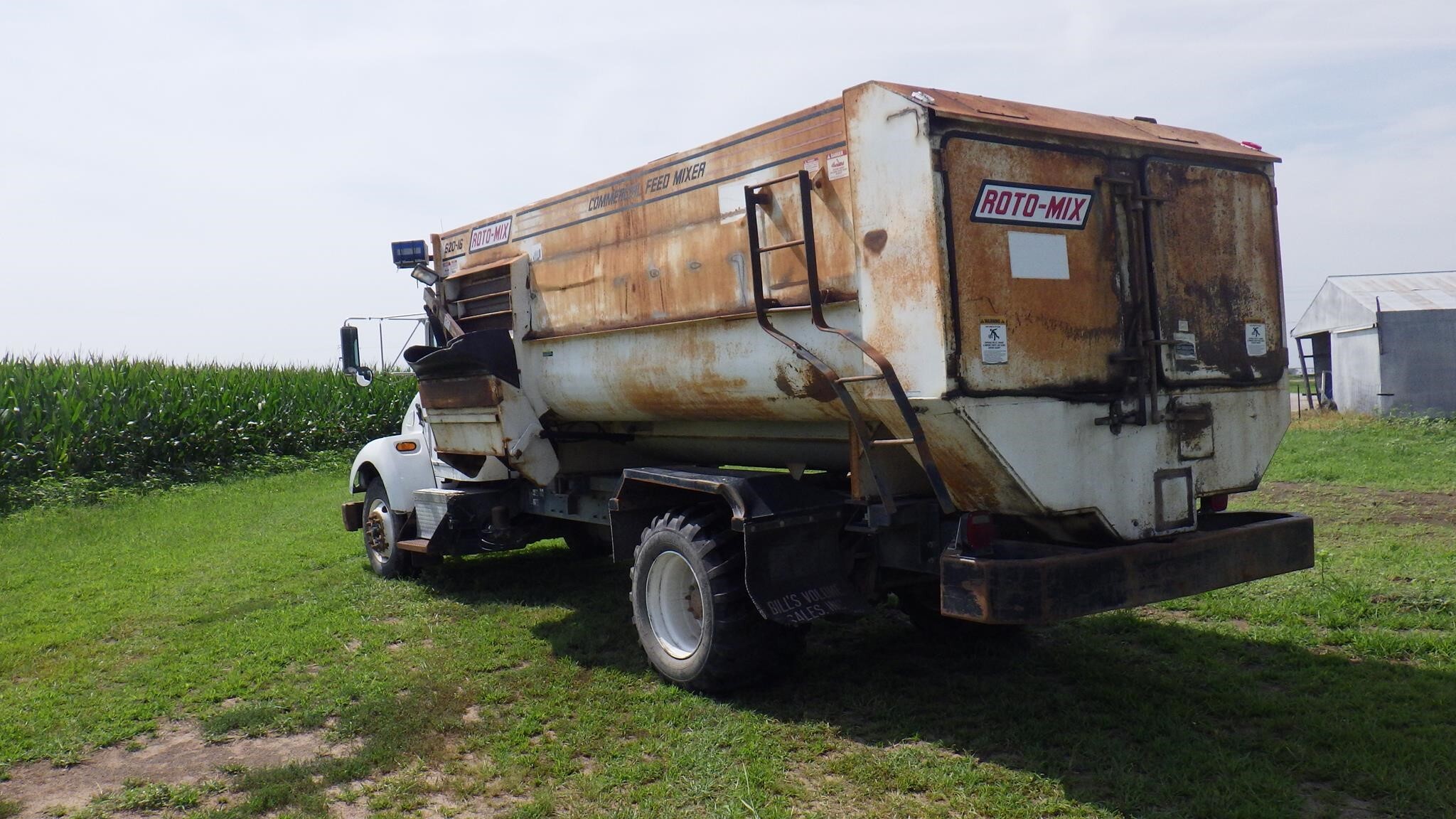 2004 Roto Mix 620-16 Grinders and Mixer