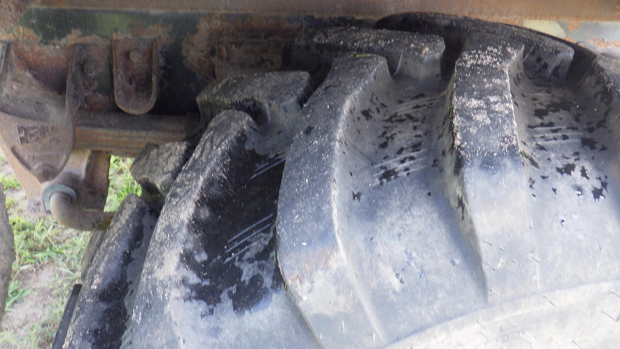 2004 Roto Mix 620-16 Grinders and Mixer