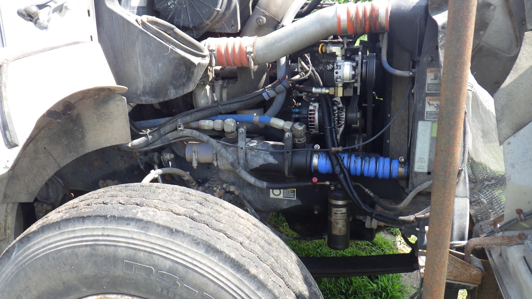 2004 Roto Mix 620-16 Grinders and Mixer