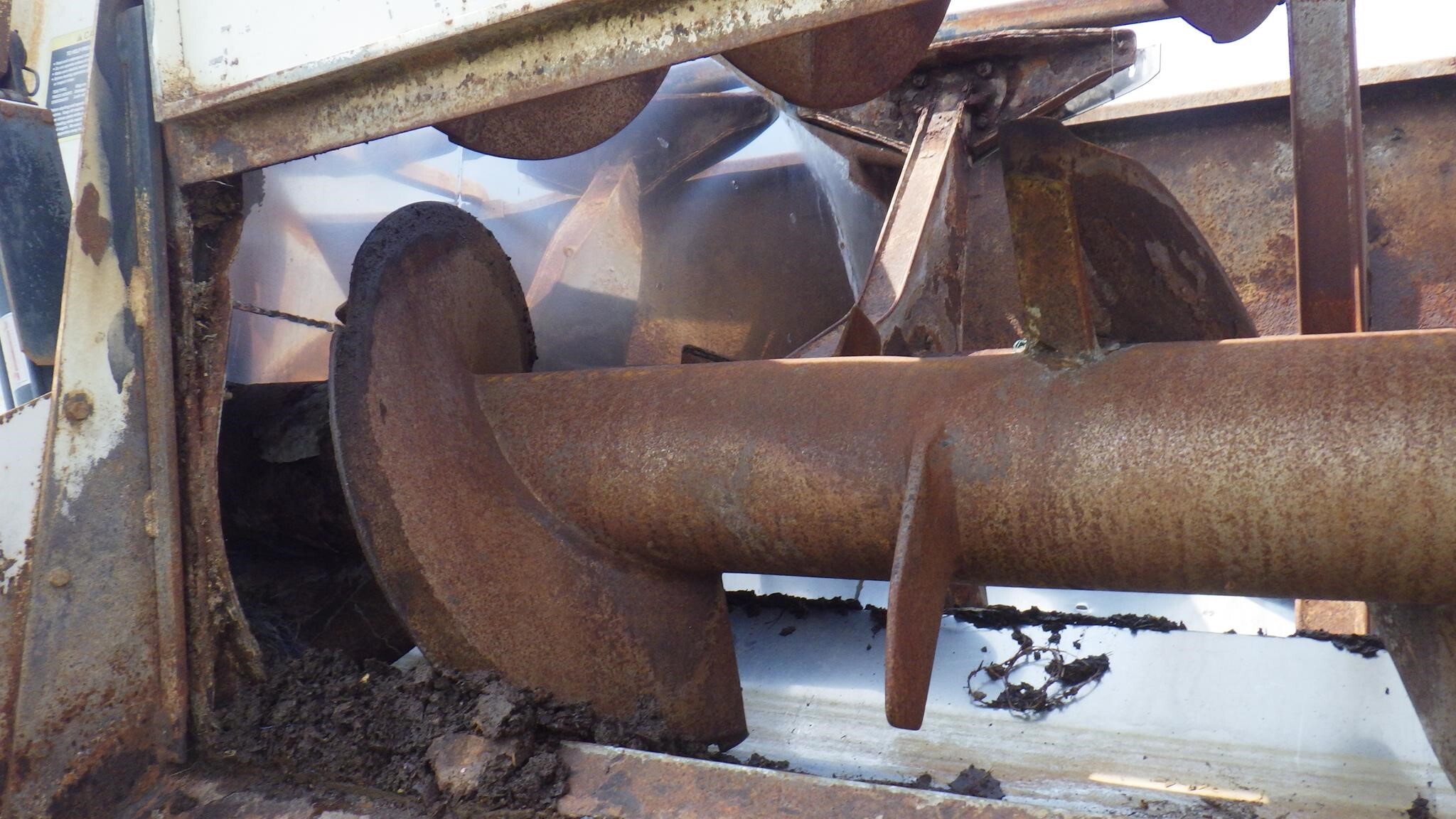 2004 Roto Mix 620-16 Grinders and Mixer