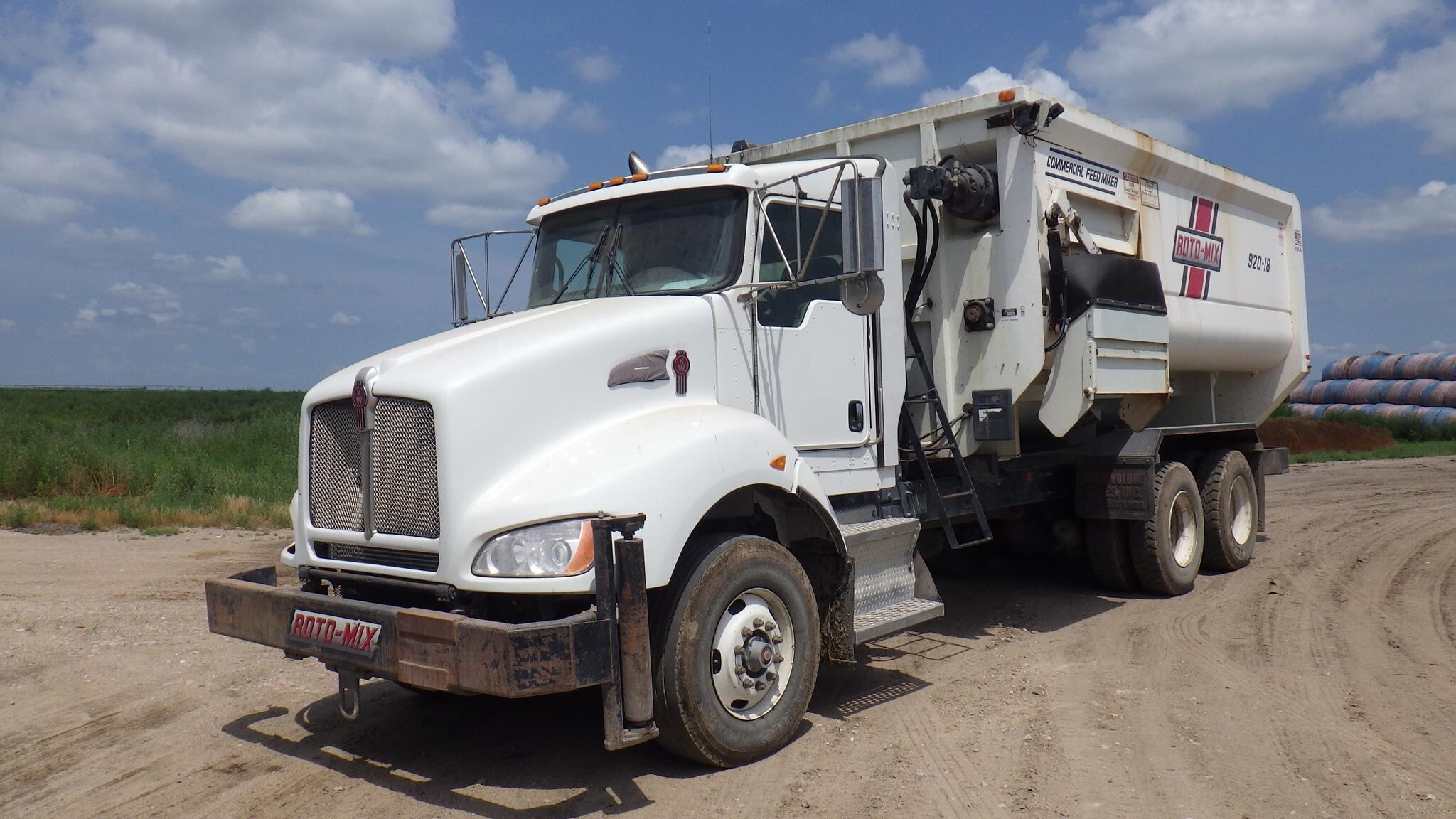 2016 Roto Mix 920-18 Grinders and Mixer