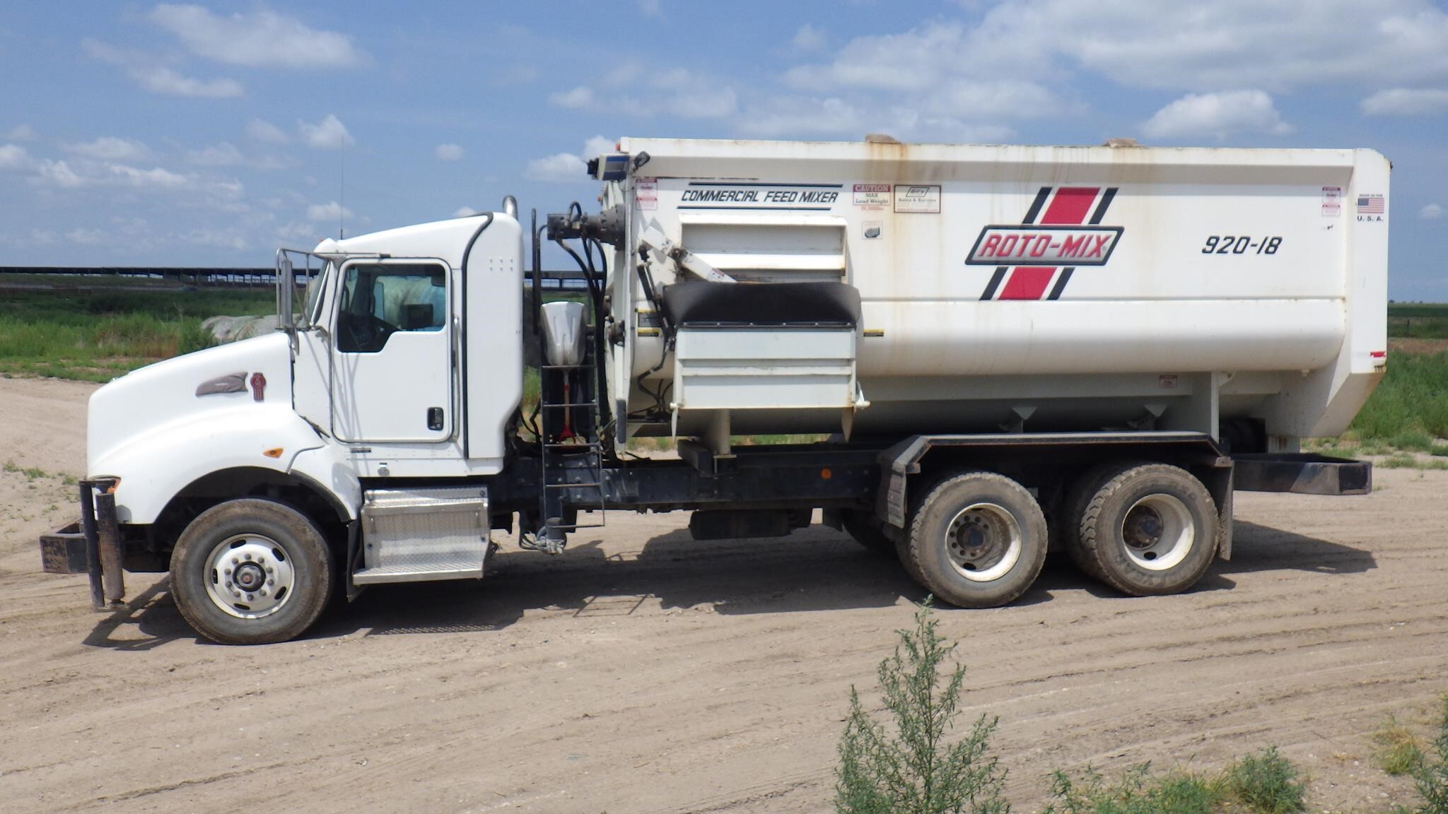 2016 Roto Mix 920-18 Grinders and Mixer