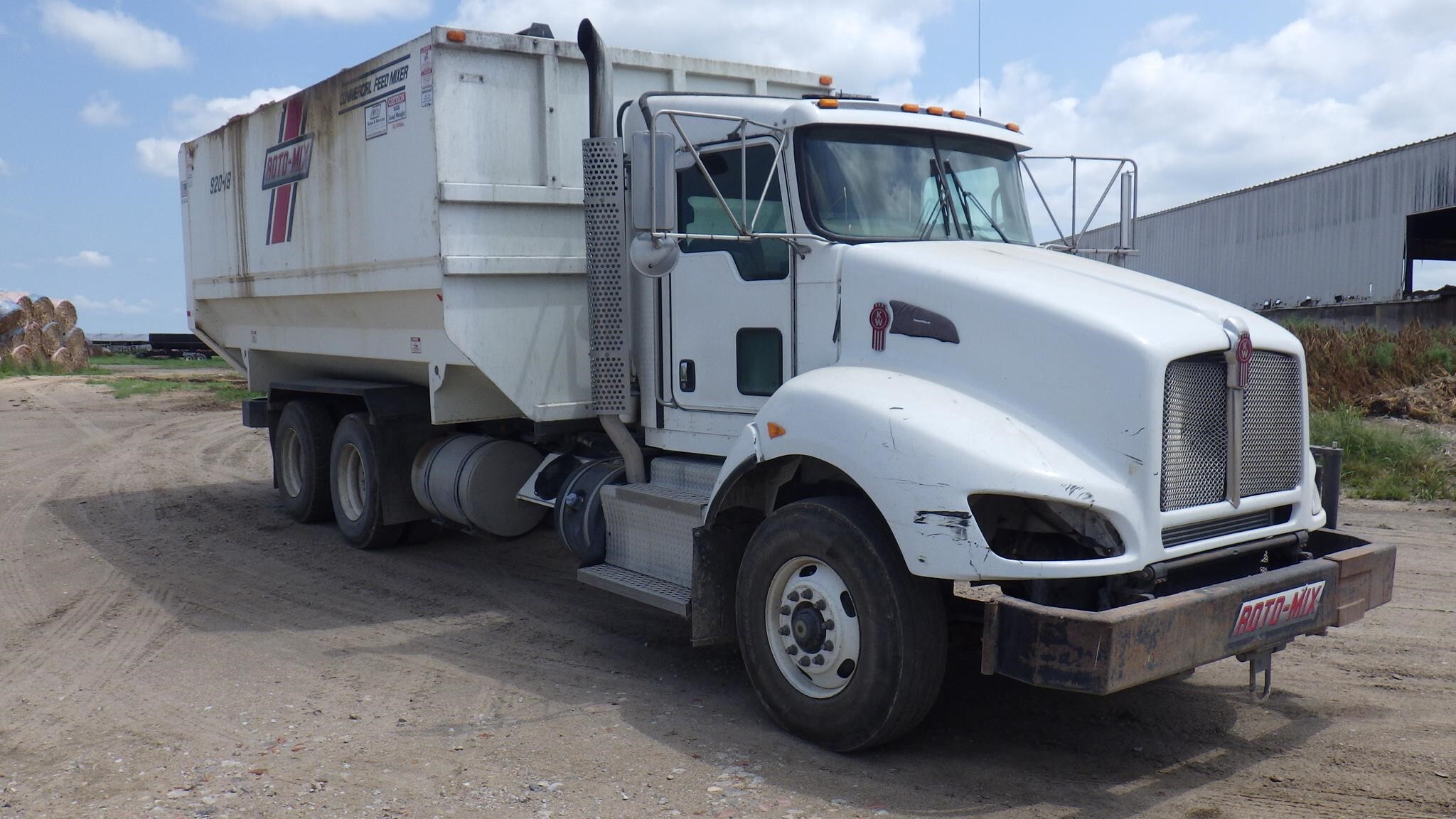2016 Roto Mix 920-18 Grinders and Mixer