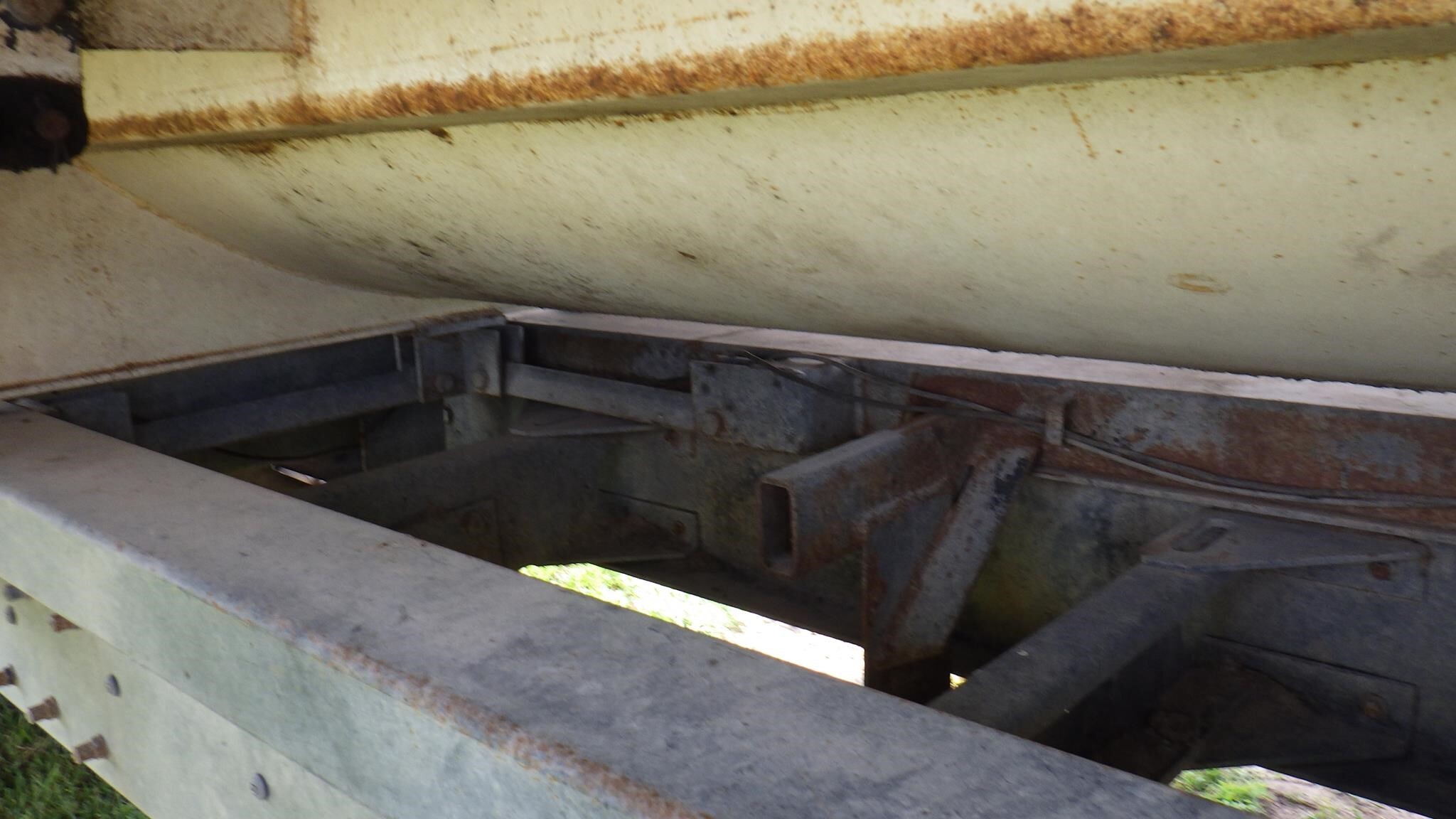 2004 Roto Mix 620-16 Grinders and Mixer