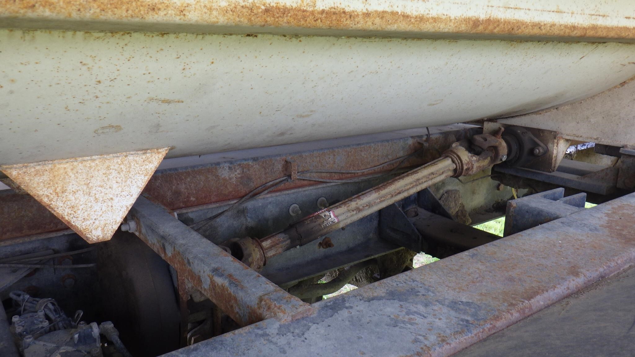 2004 Roto Mix 620-16 Grinders and Mixer