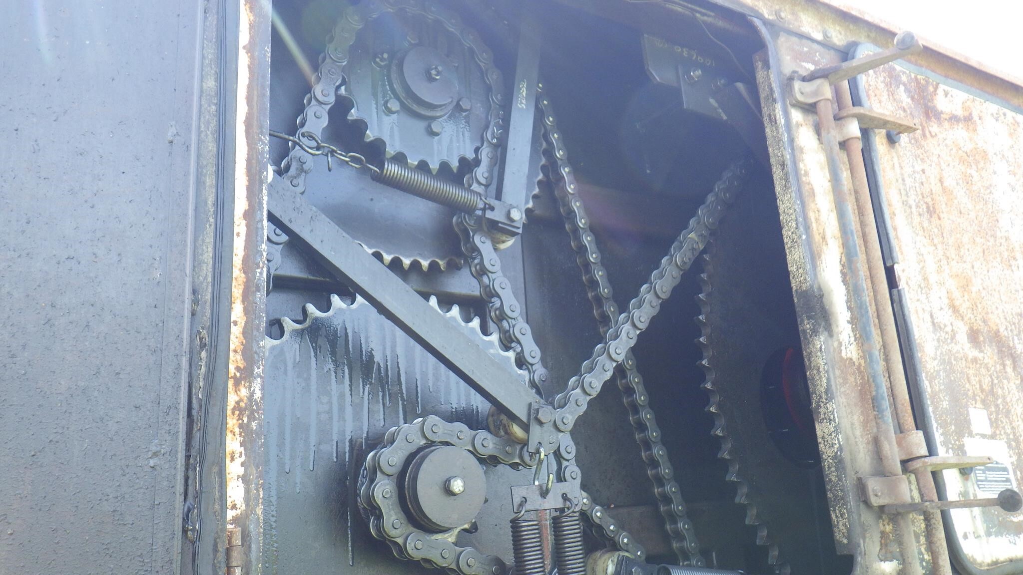 2004 Roto Mix 620-16 Grinders and Mixer