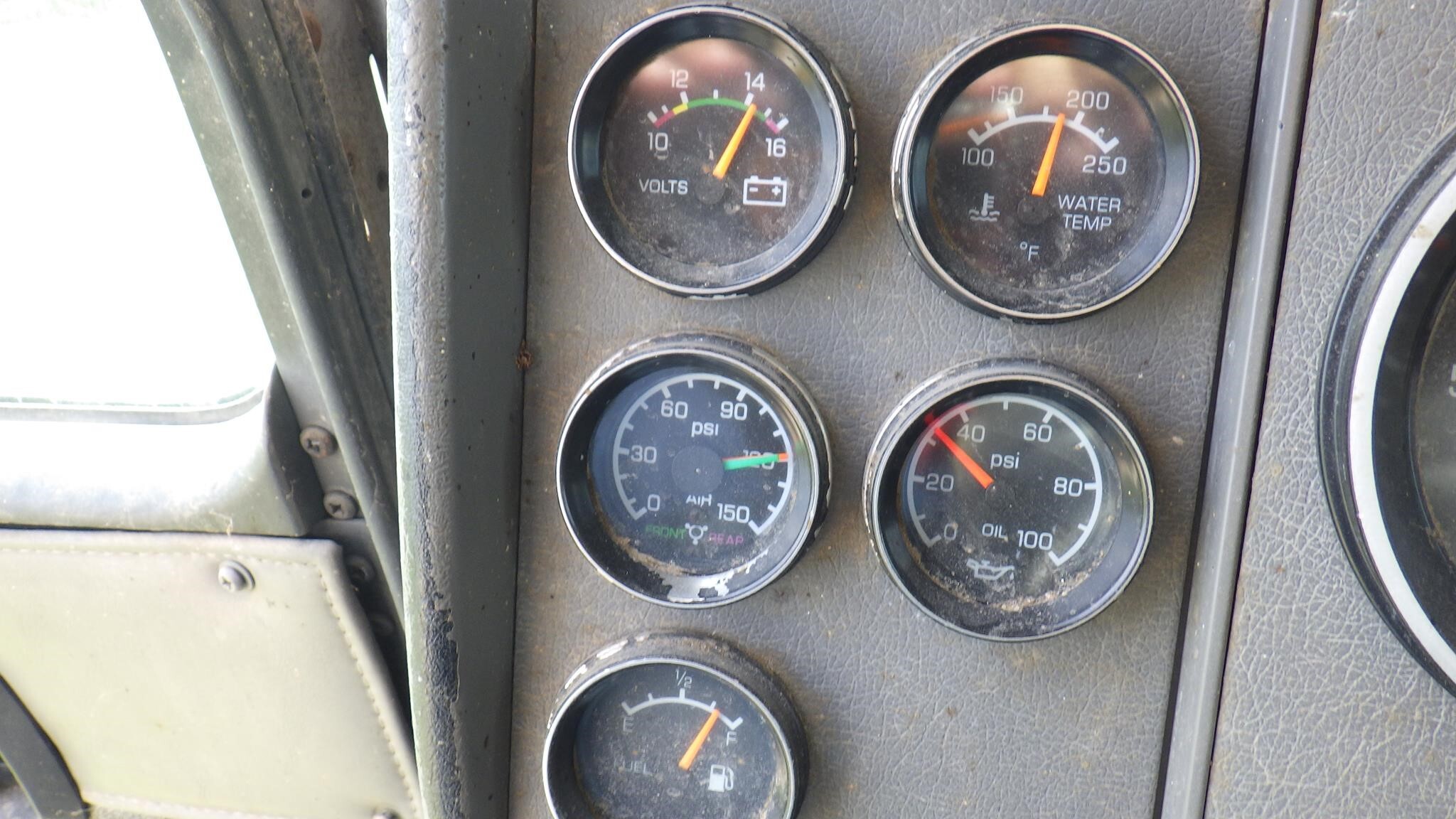 2004 Roto Mix 620-16 Grinders and Mixer