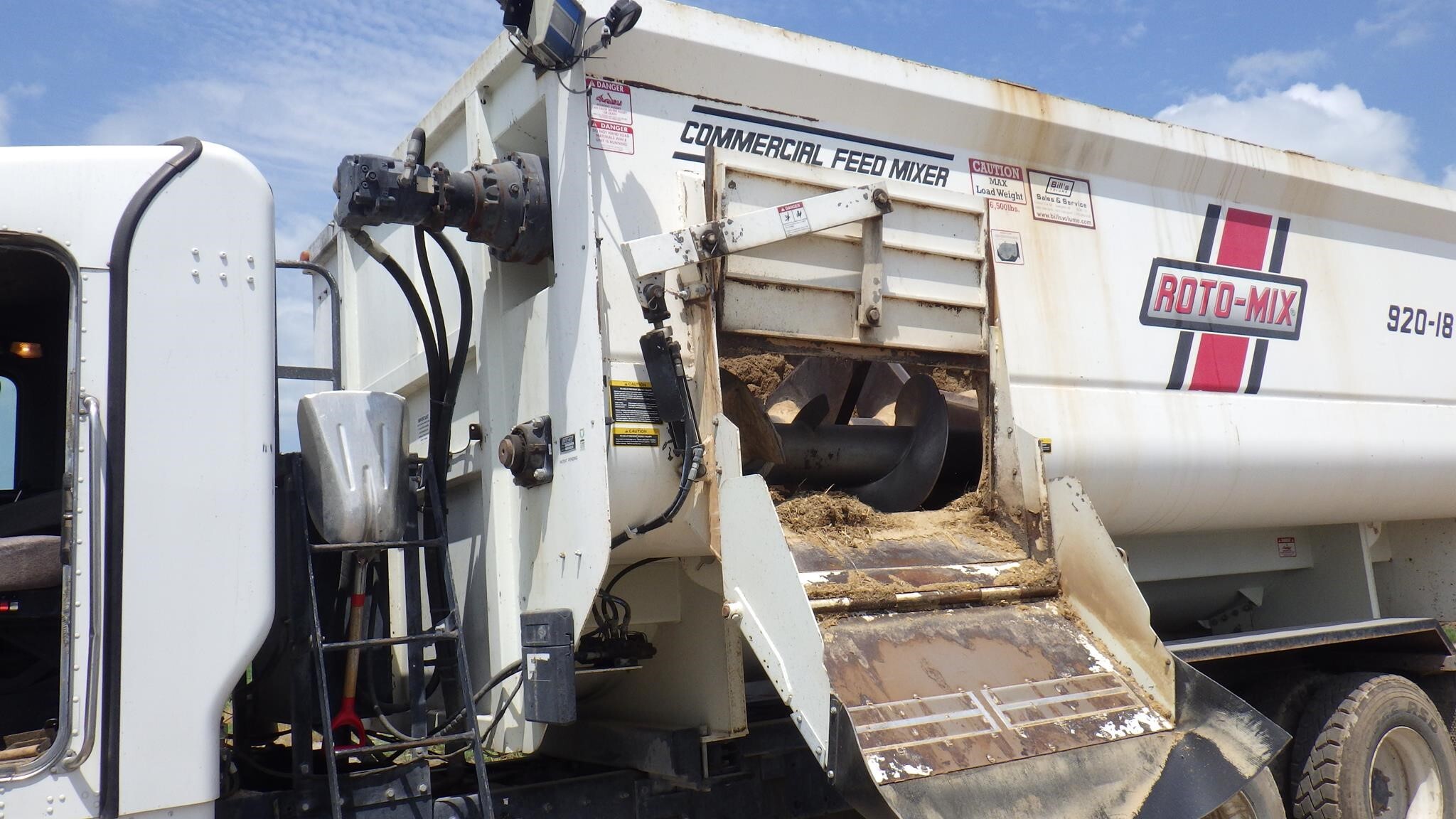 2016 Roto Mix 920-18 Grinders and Mixer