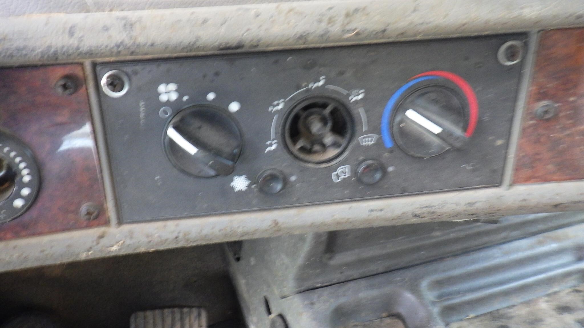2004 Roto Mix 620-16 Grinders and Mixer