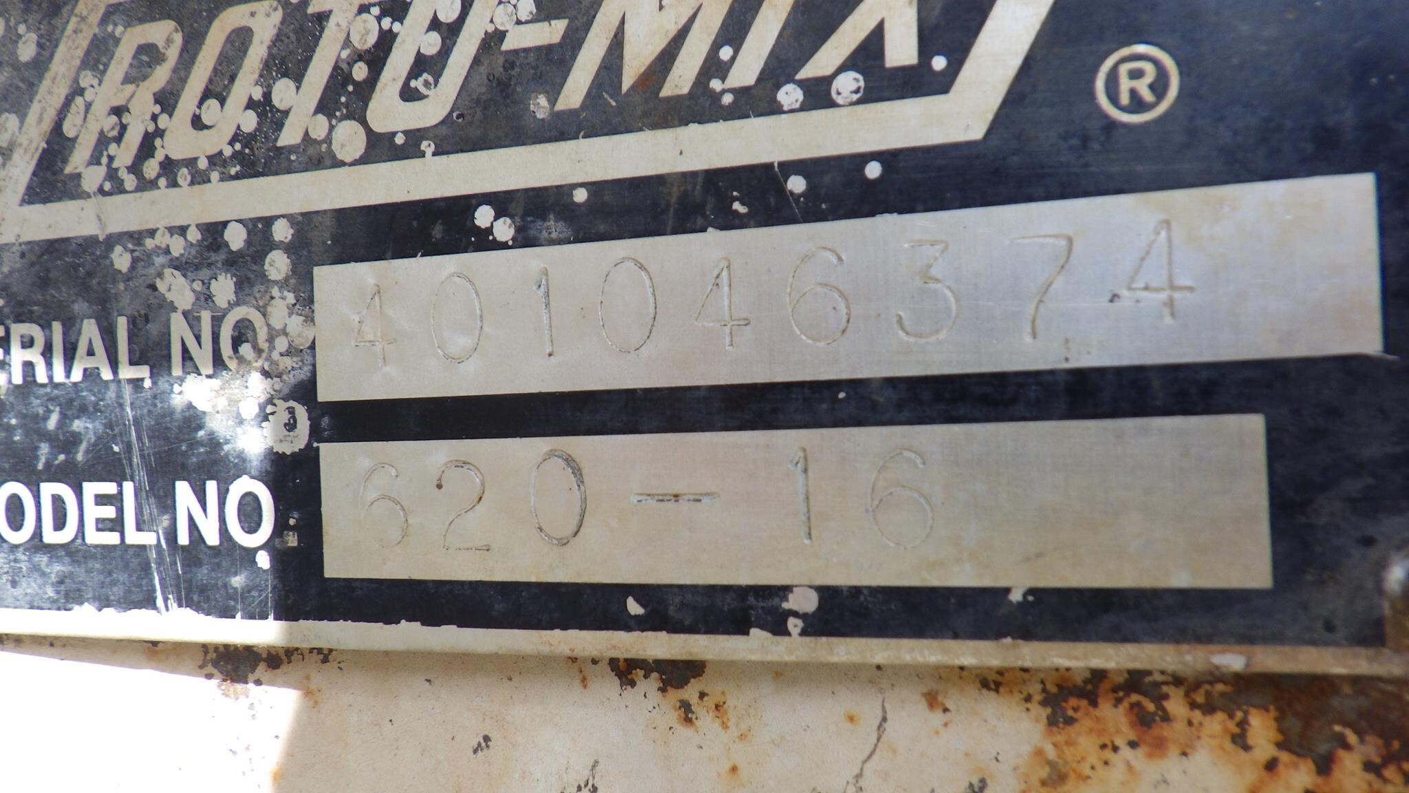 2004 Roto Mix 620-16 Grinders and Mixer