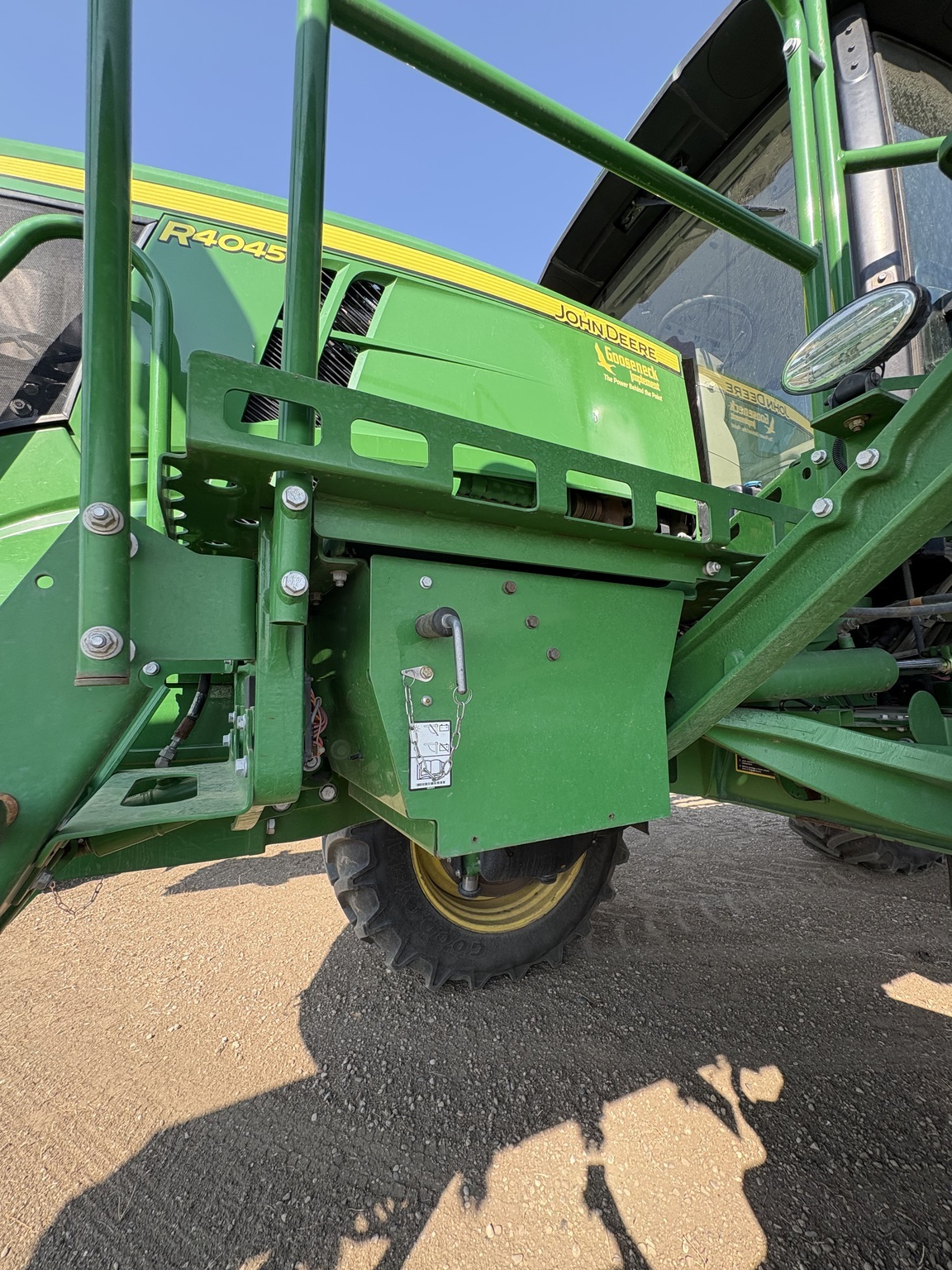 2019 John Deere R4045 Self-Propelled Sprayer