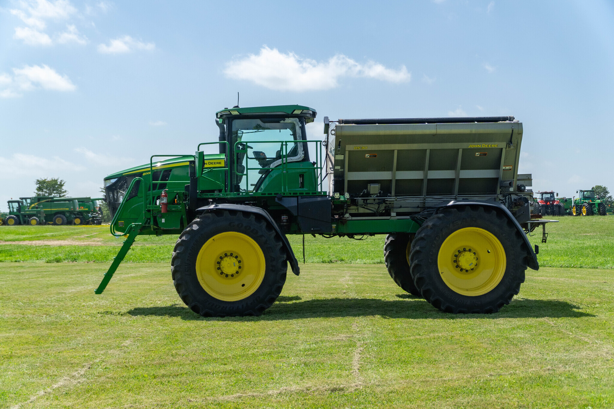 2023 John Deere 600R Loader and Skid Steer Attachment