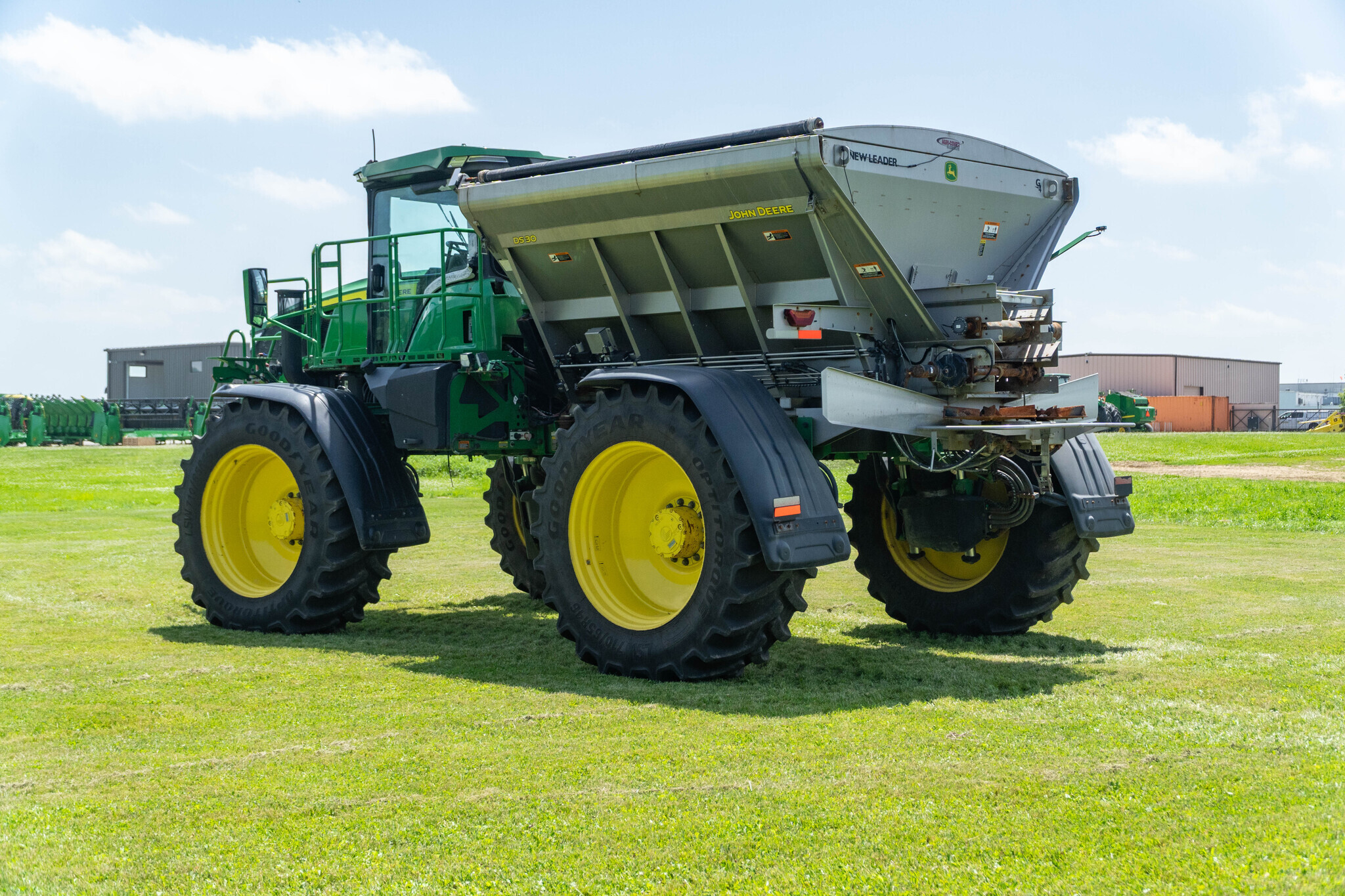 2023 John Deere 600R Loader and Skid Steer Attachment