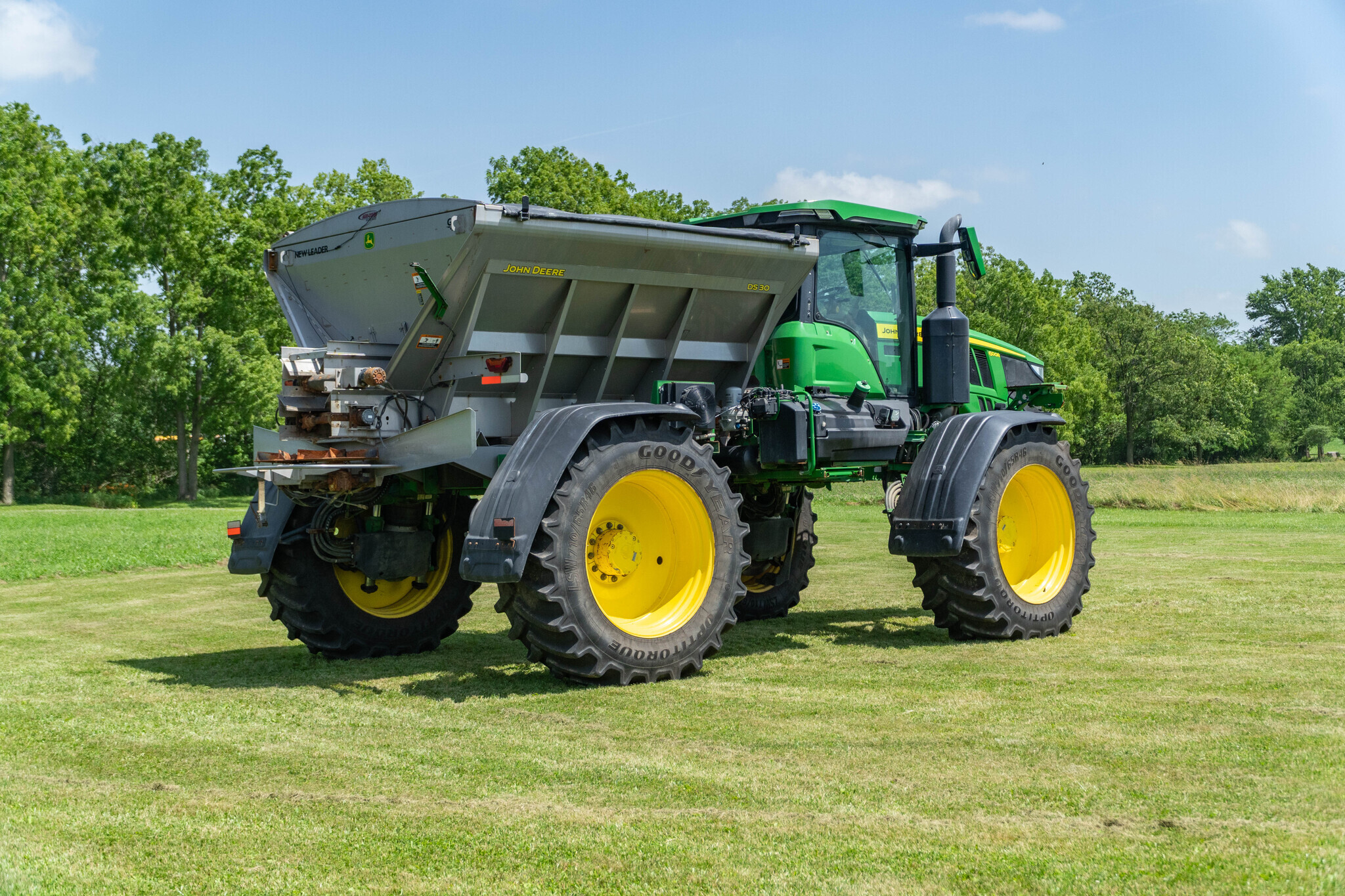 2023 John Deere 600R Loader and Skid Steer Attachment