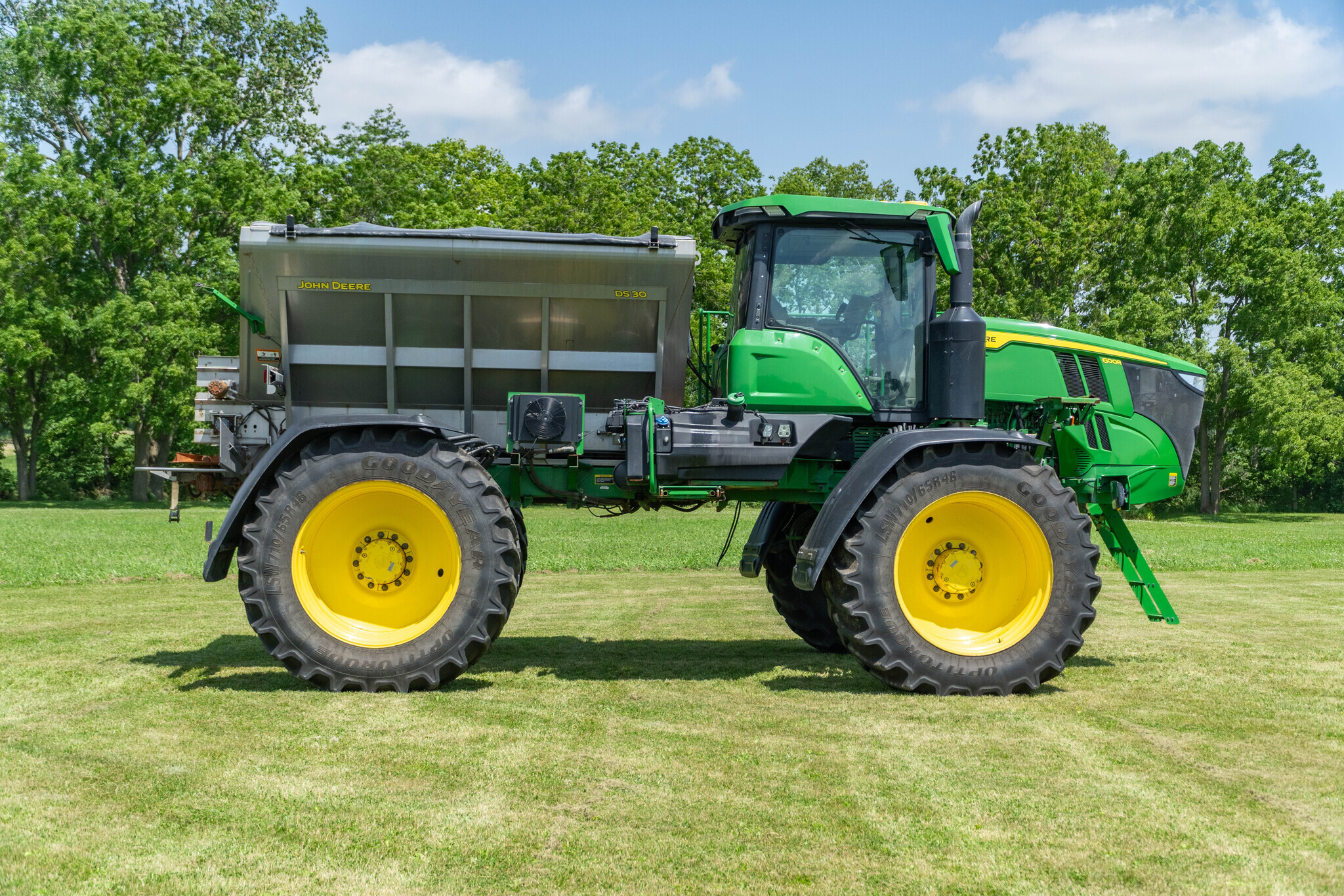 2023 John Deere 600R Loader and Skid Steer Attachment