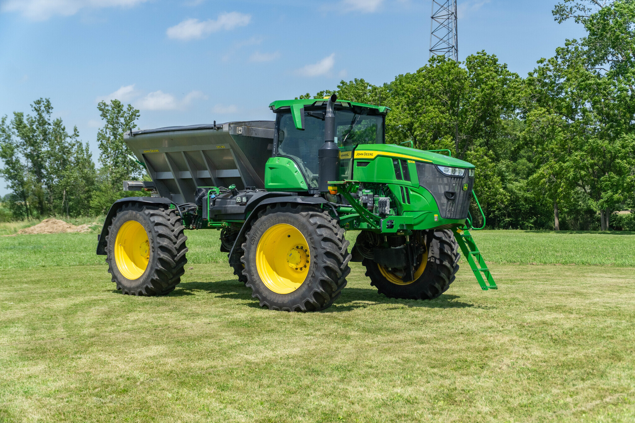 2023 John Deere 600R Loader and Skid Steer Attachment