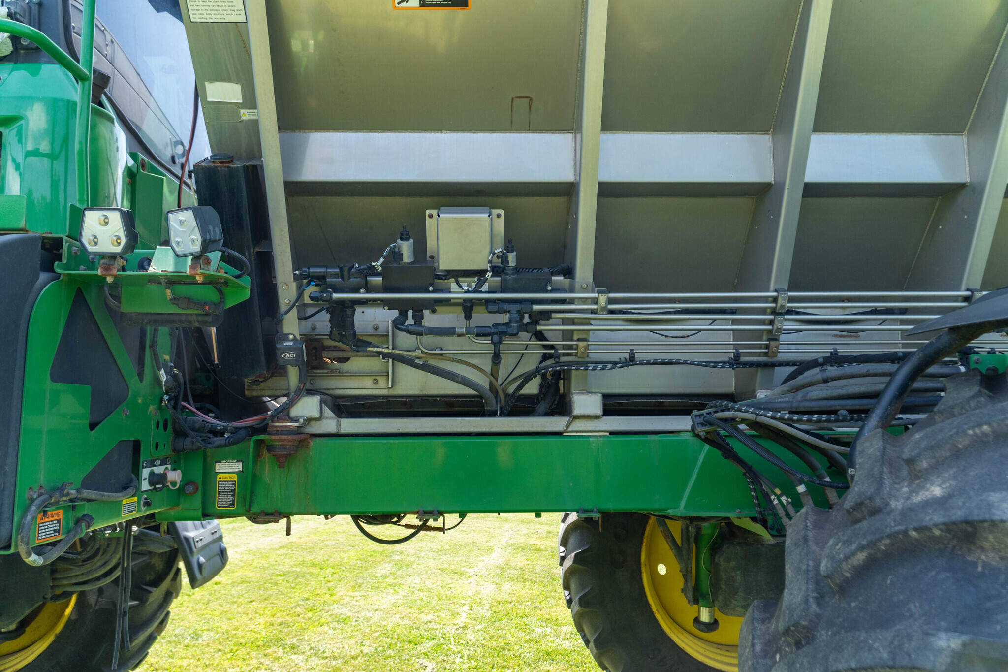 2023 John Deere 600R Loader and Skid Steer Attachment