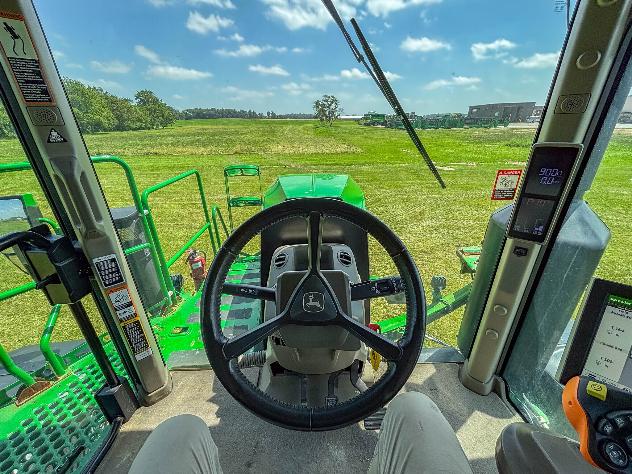 2023 John Deere 600R Loader and Skid Steer Attachment