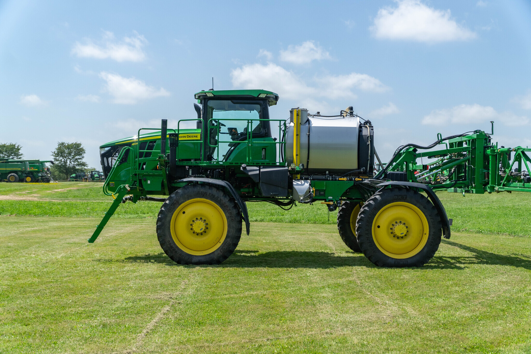 2022 John Deere 410R Self-Propelled Sprayer
