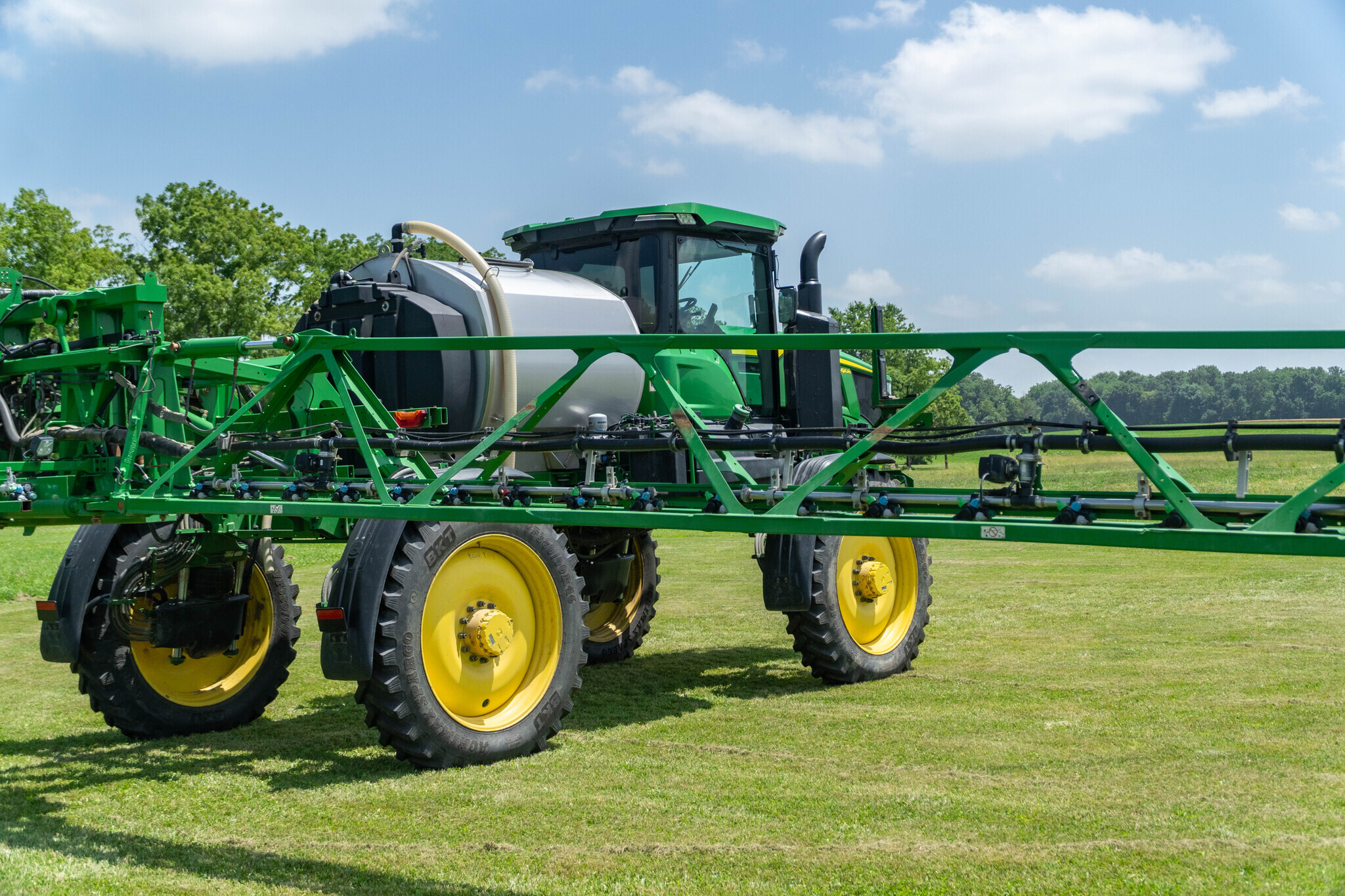 2022 John Deere 410R Self-Propelled Sprayer
