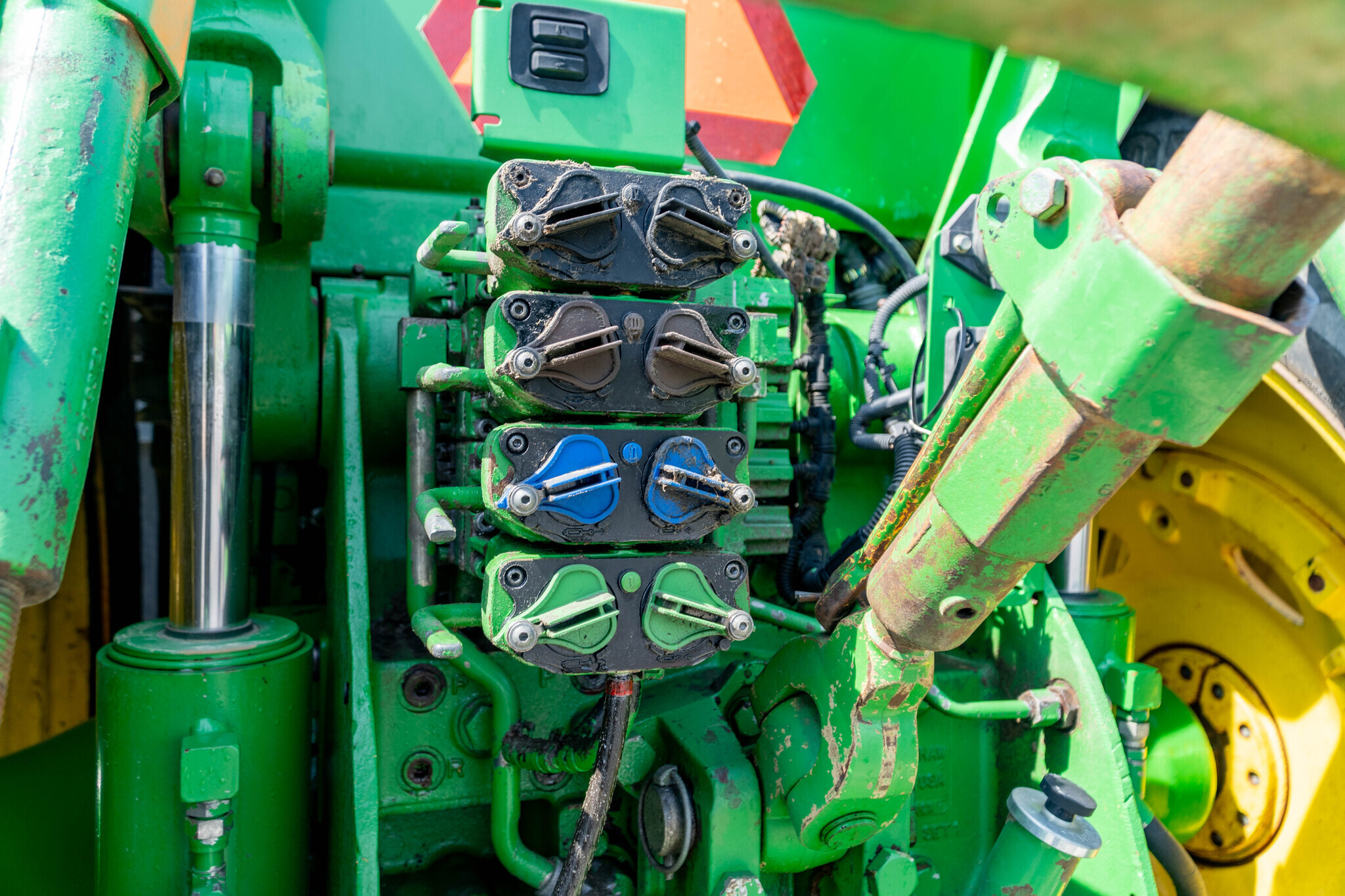 2013 John Deere 8285R Tractor