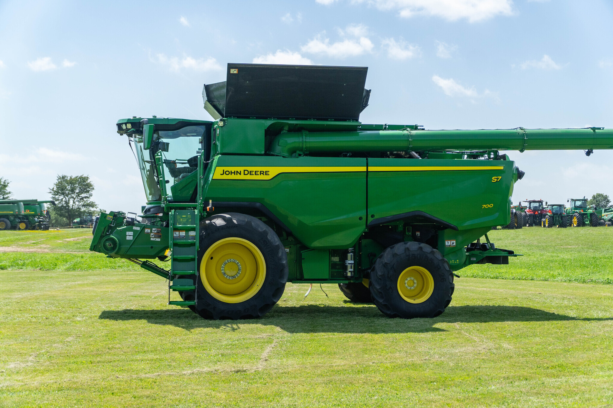 2025 John Deere S7 700 Combine