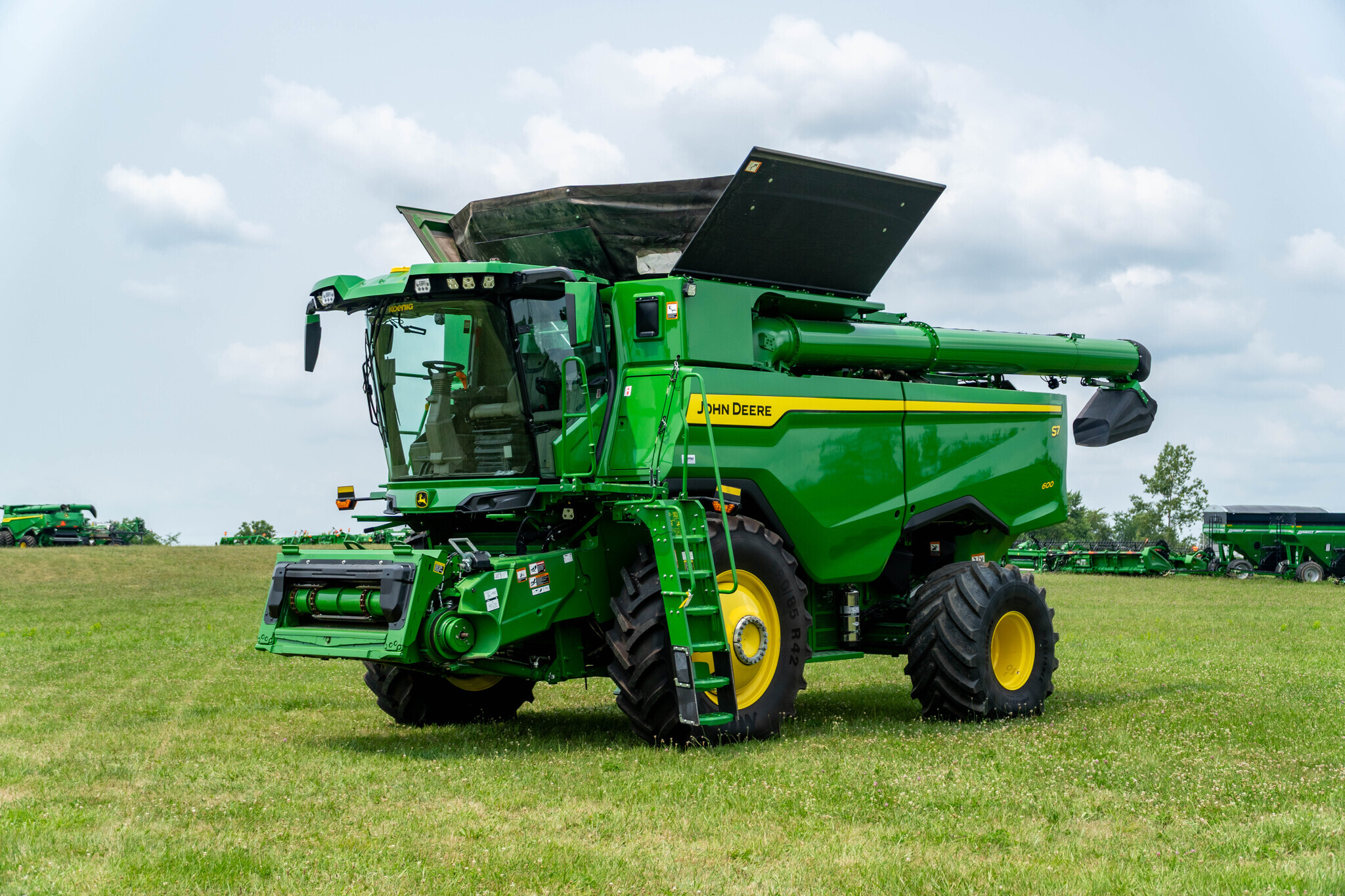 2025 John Deere S7 600 Combine