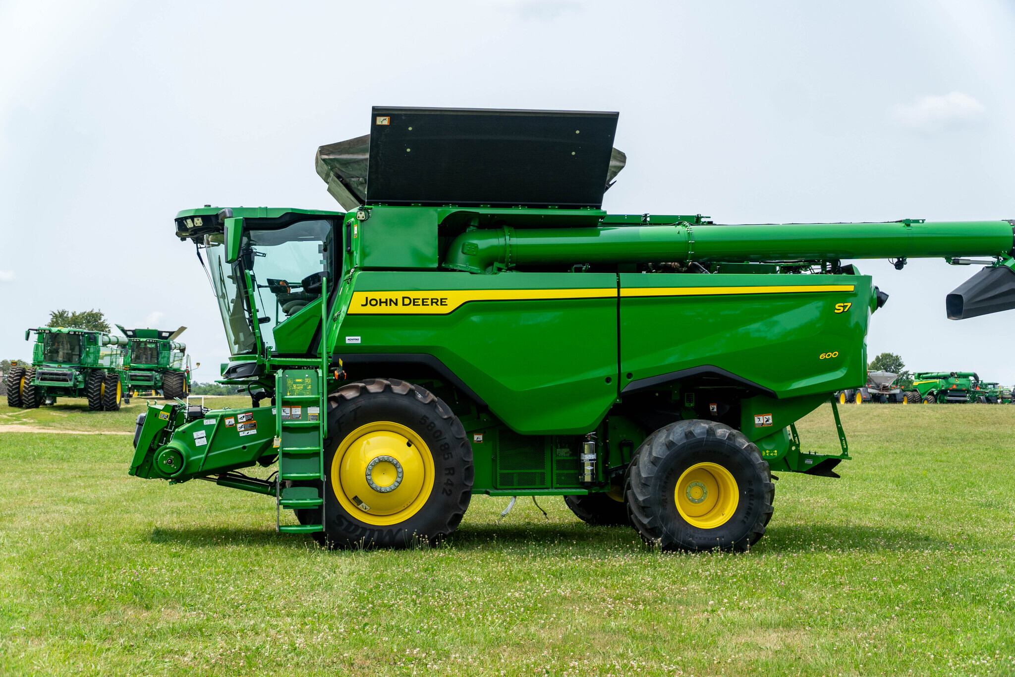 2025 John Deere S7 600 Combine