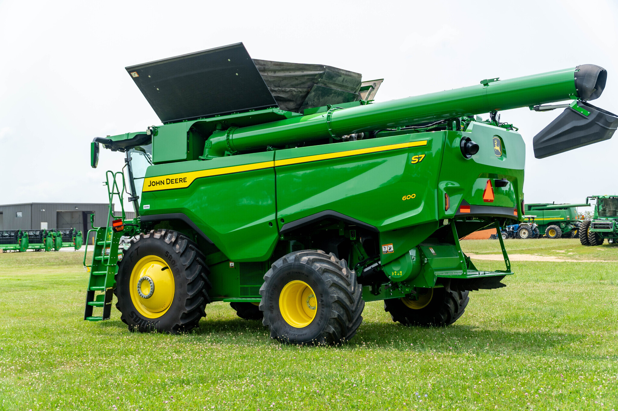 2025 John Deere S7 600 Combine