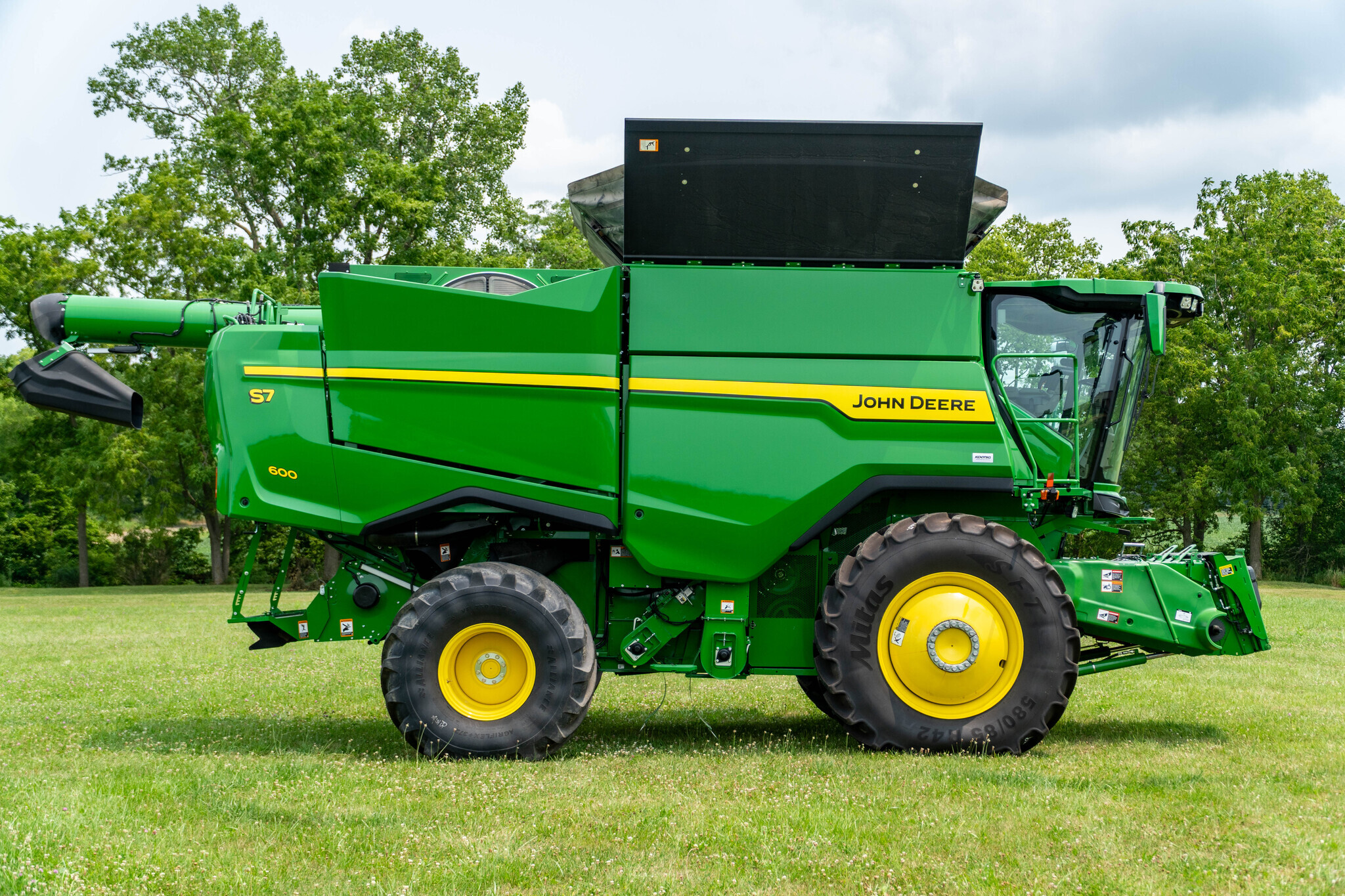2025 John Deere S7 600 Combine