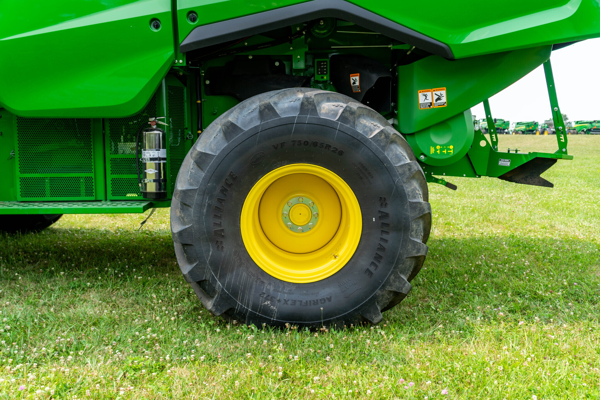 2025 John Deere S7 600 Combine