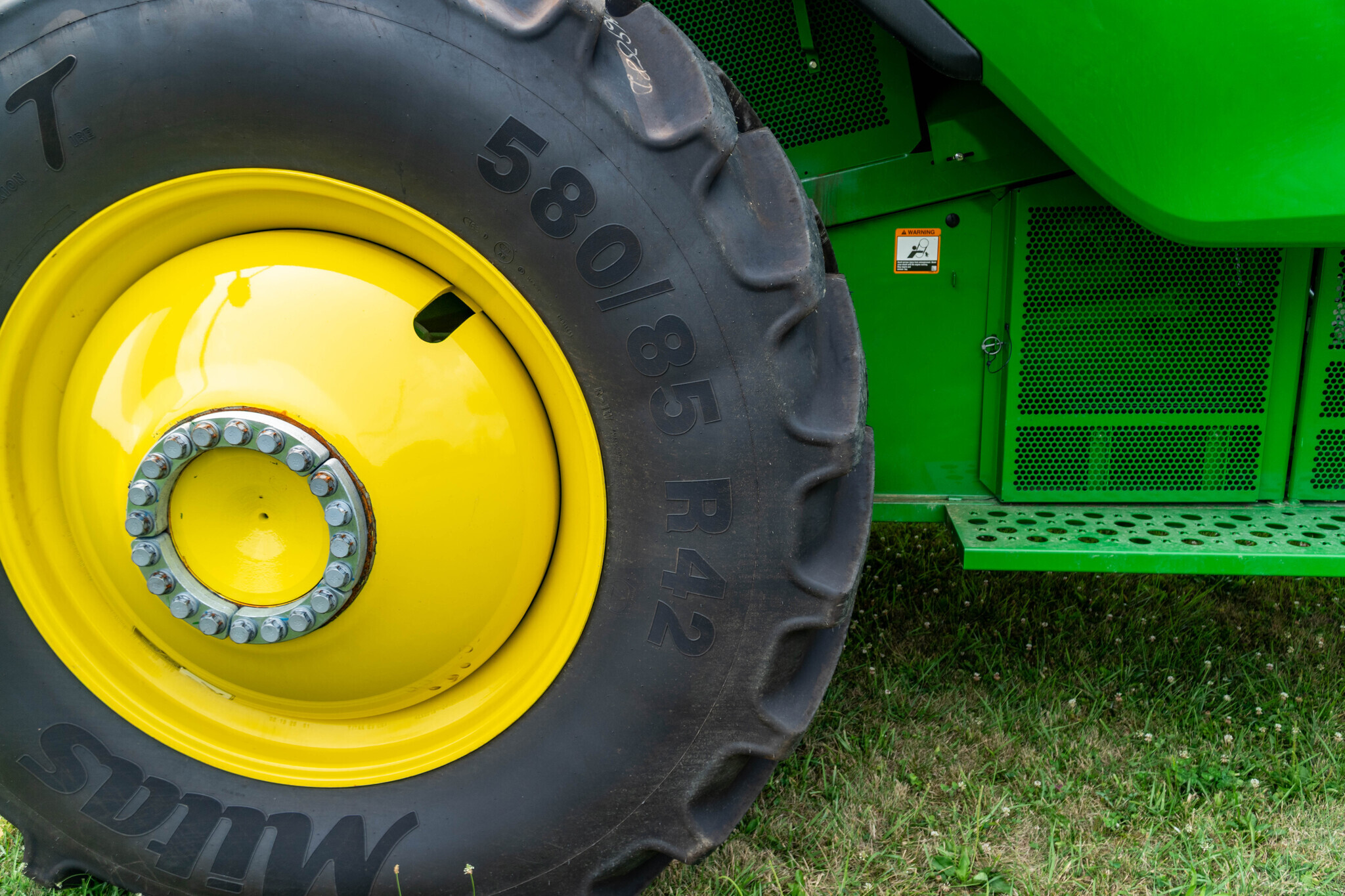 2025 John Deere S7 600 Combine