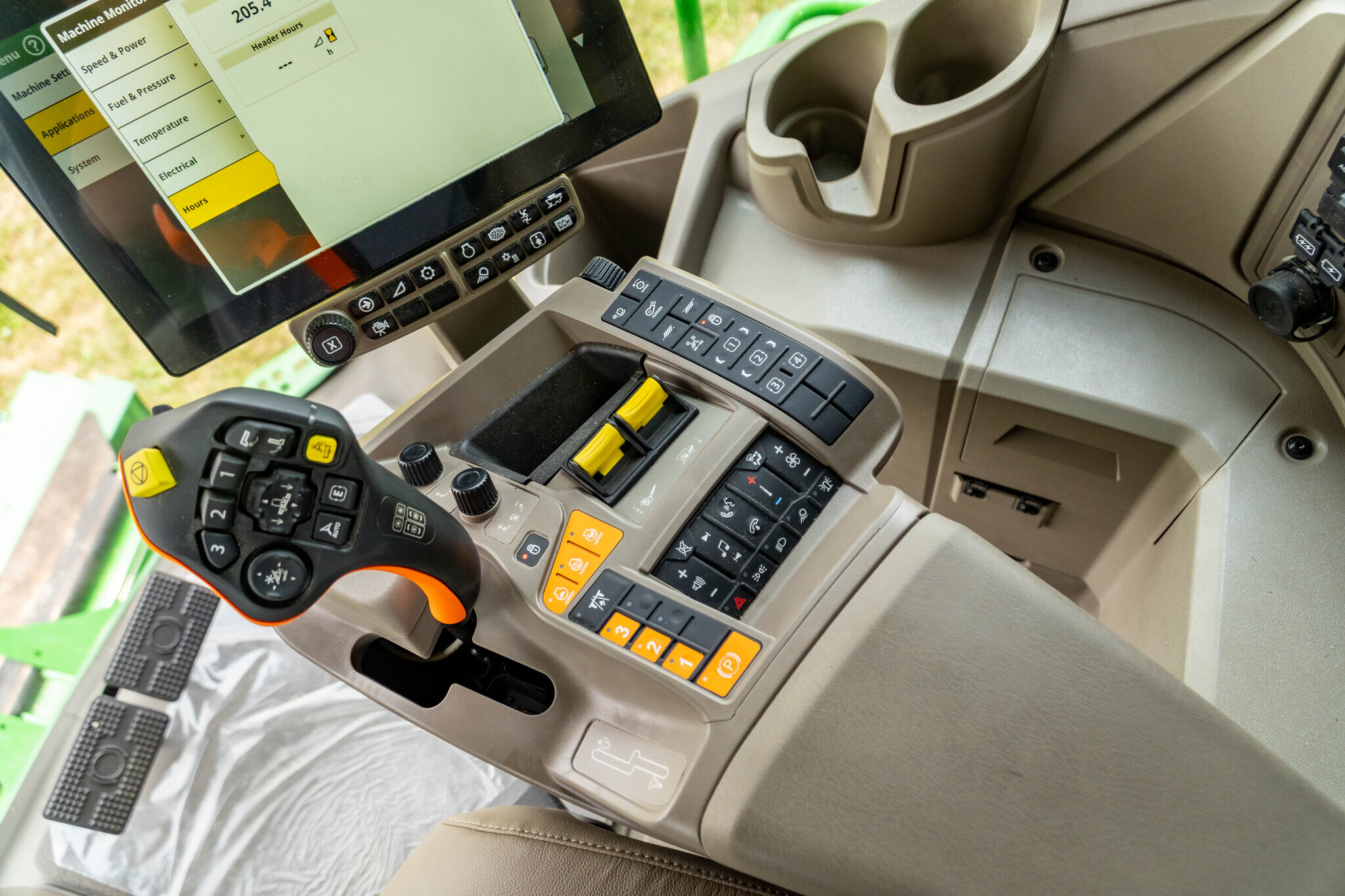 2025 John Deere S7 600 Combine
