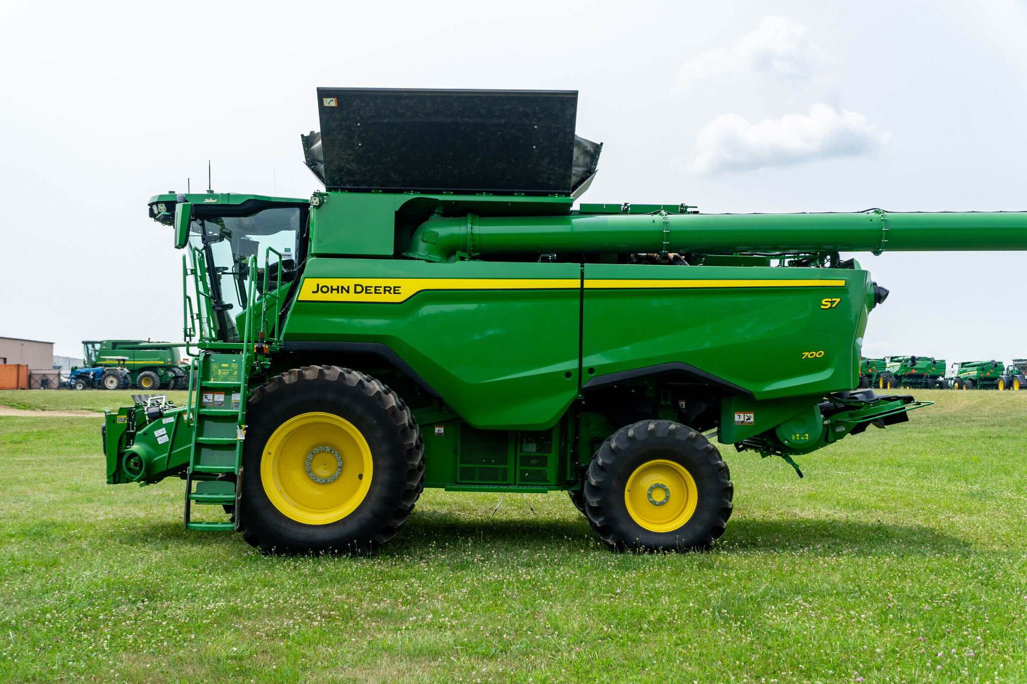 2025 John Deere S7 700 Combine