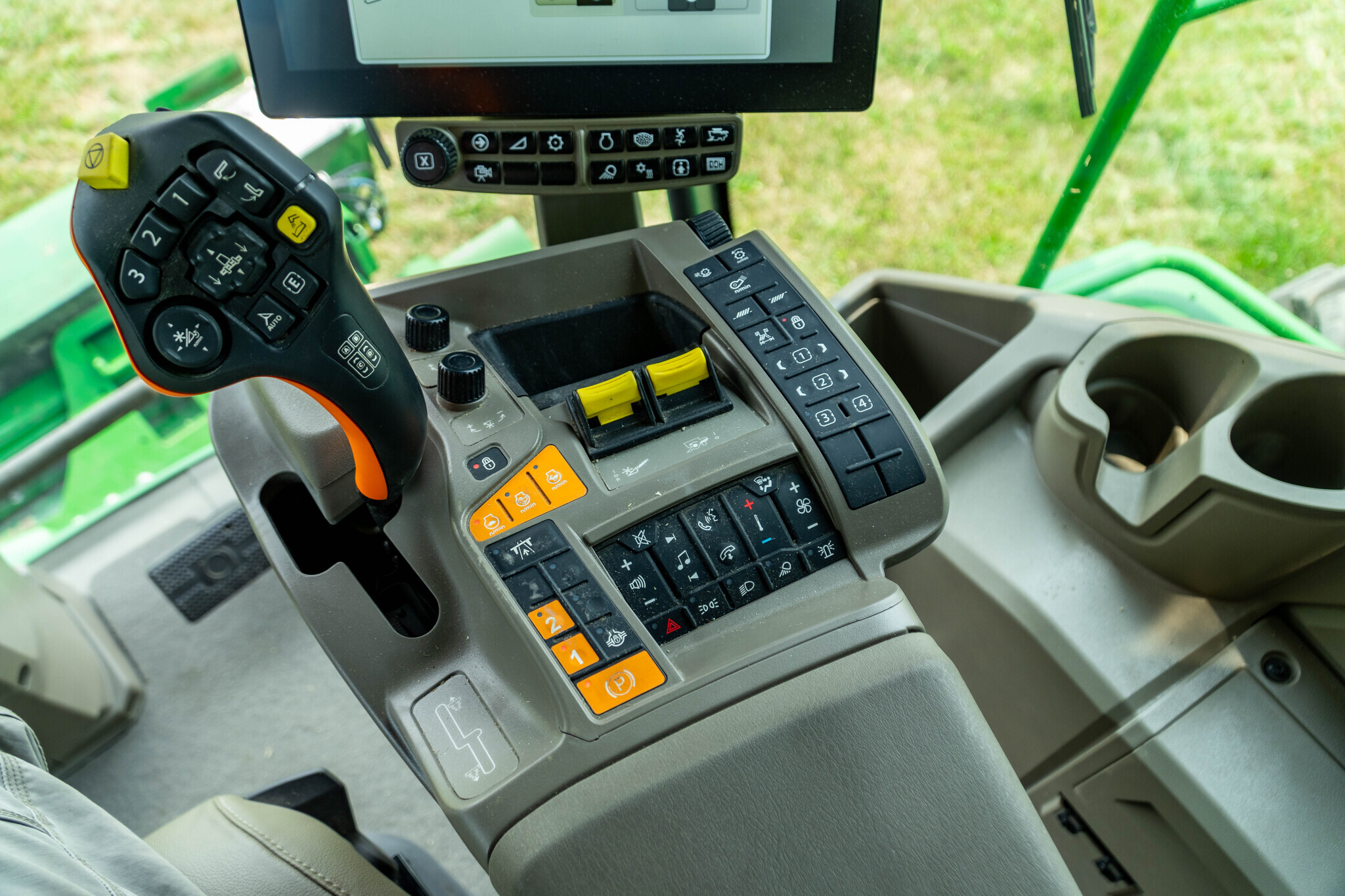2025 John Deere S7 700 Combine
