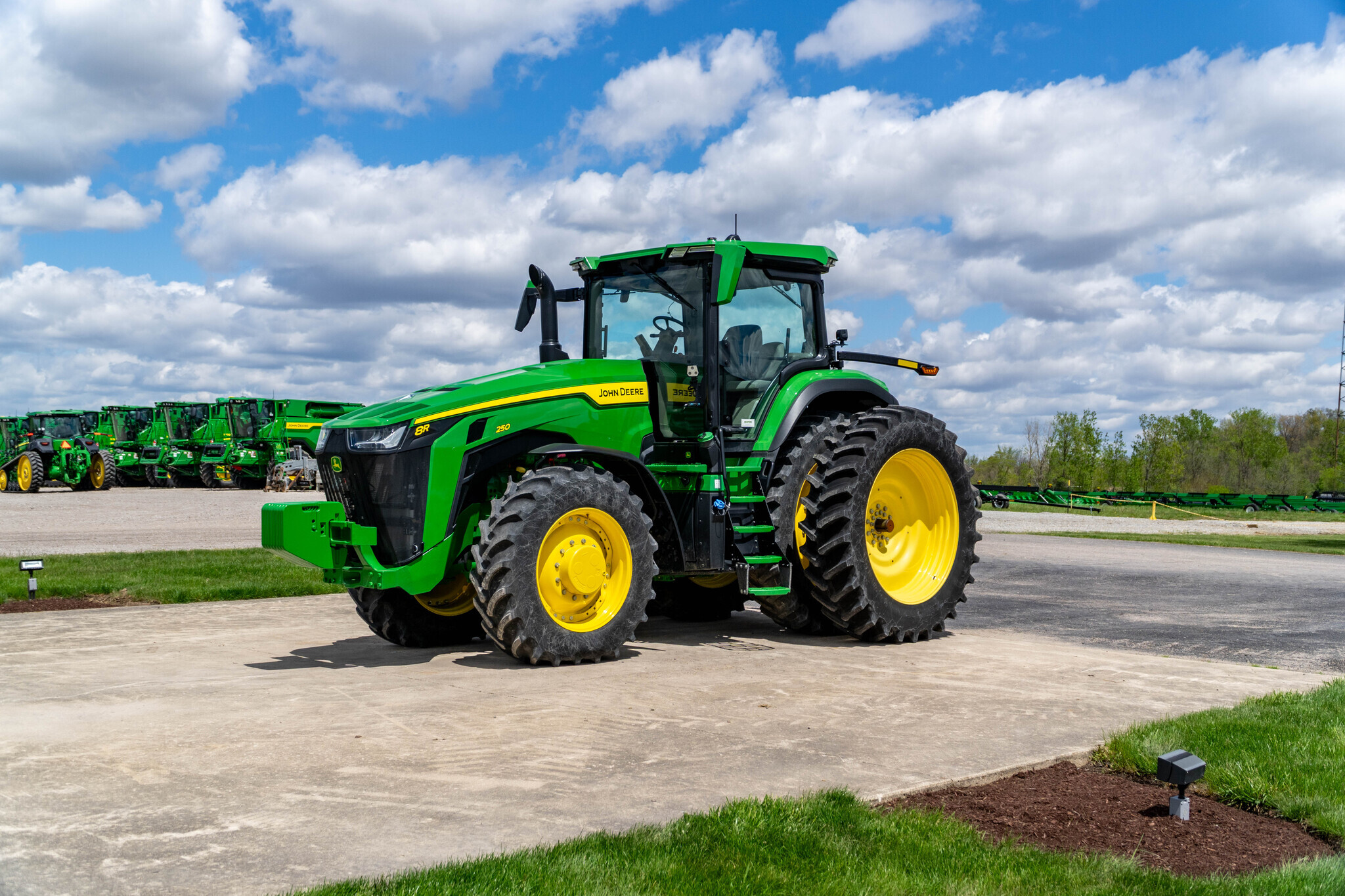 2023 John Deere 8R 250 Tractor