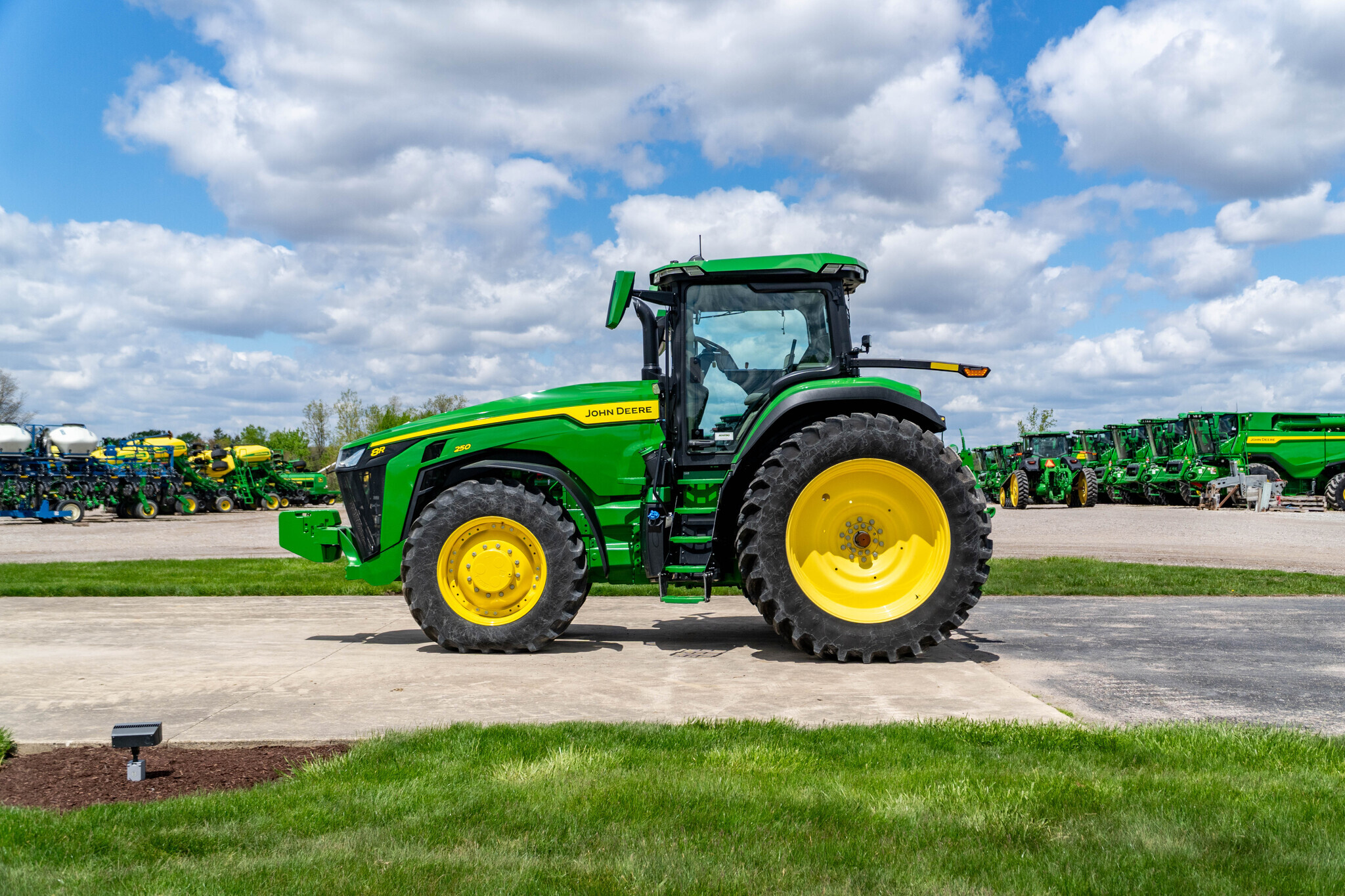 2023 John Deere 8R 250 Tractor